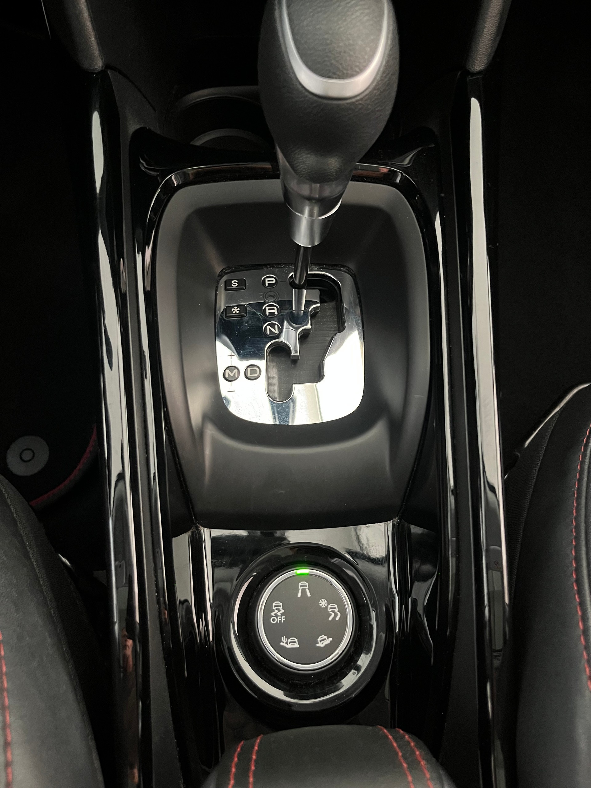 PEUGEOT 2008 1.2 PureTech GT Line EAT6-image-10