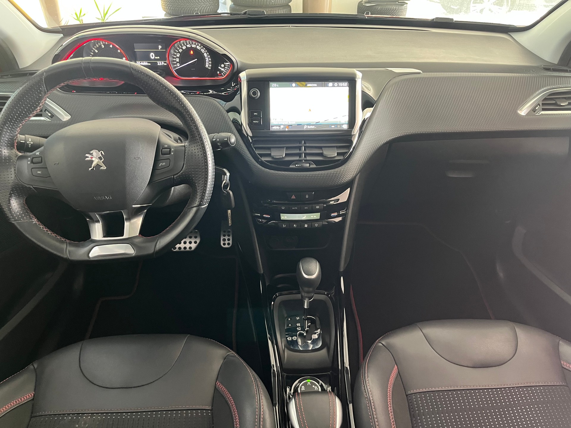 PEUGEOT 2008 1.2 PureTech GT Line EAT6-image-9