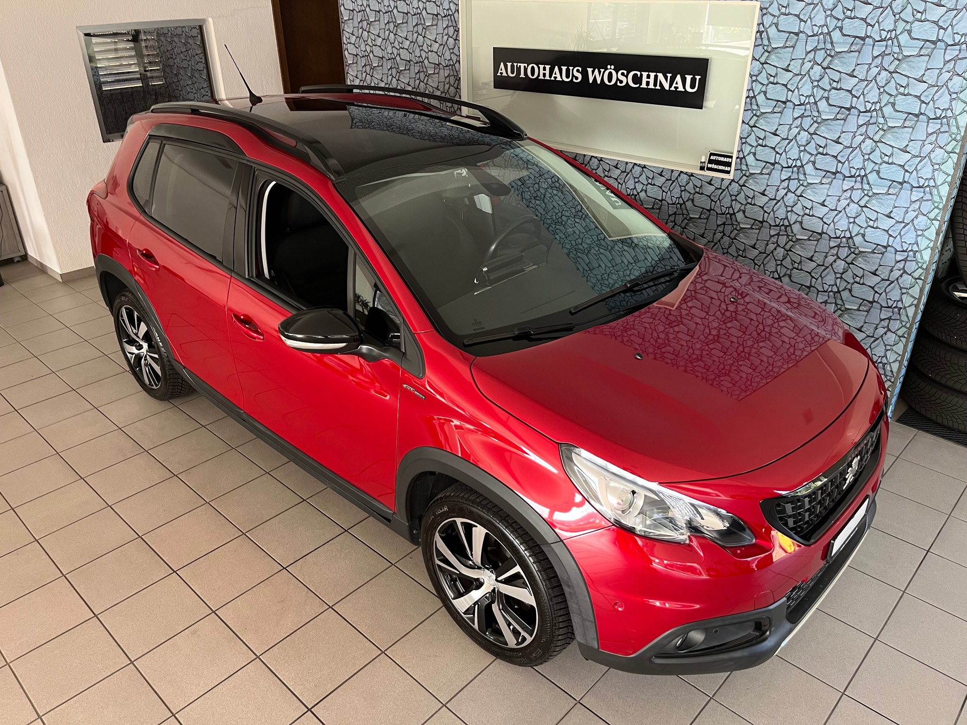 PEUGEOT 2008 1.2 PureTech GT Line EAT6-image-5