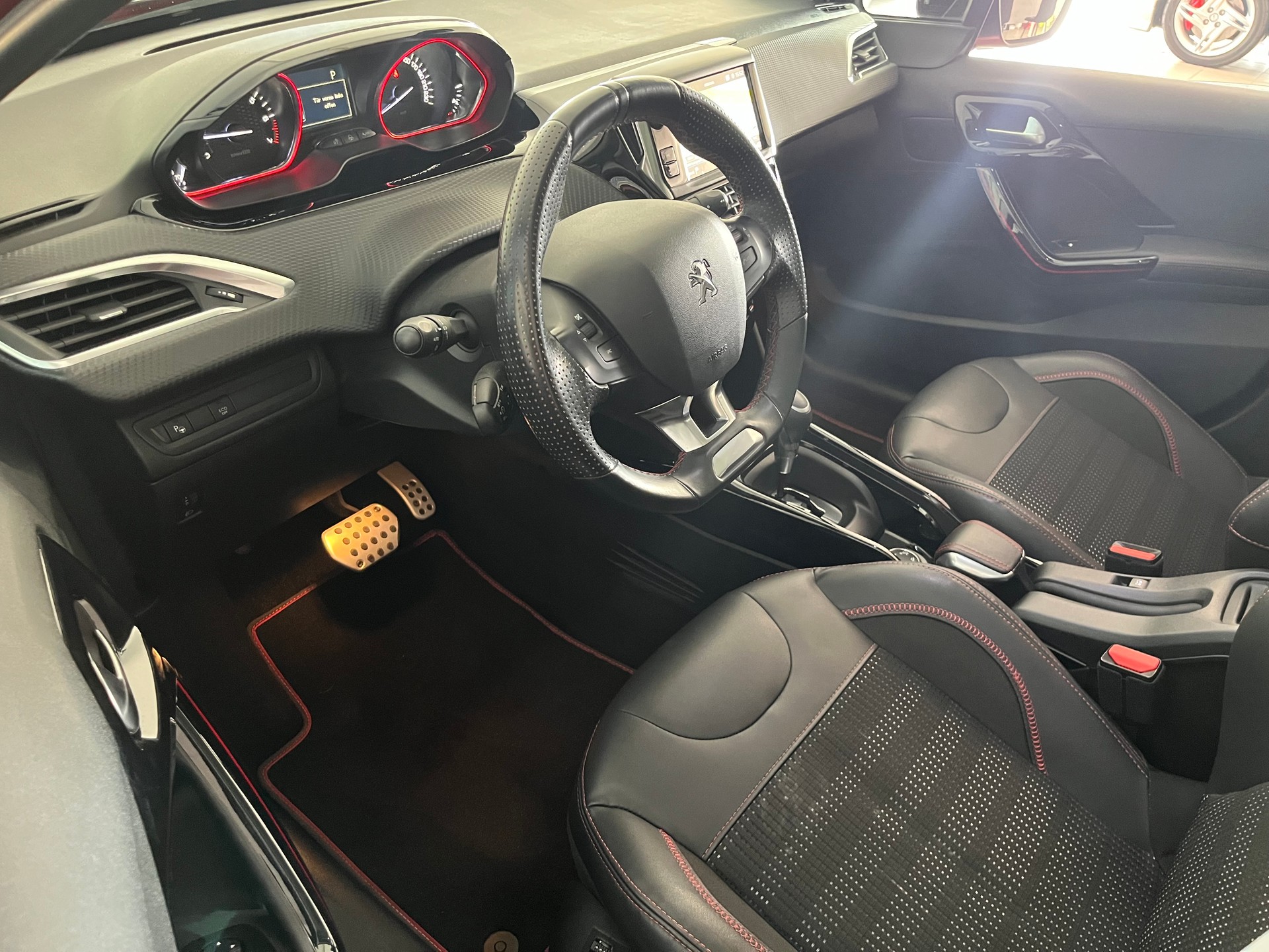 PEUGEOT 2008 1.2 PureTech GT Line EAT6-image-8