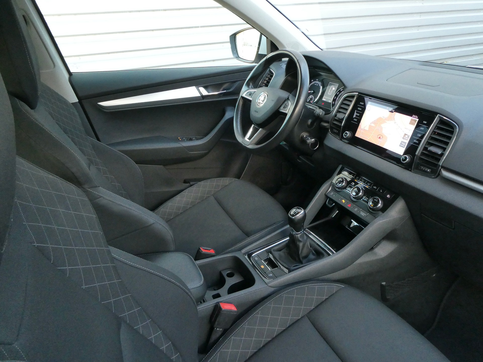 SKODA Karoq 1.5 TSI ACT Ambition-image-10