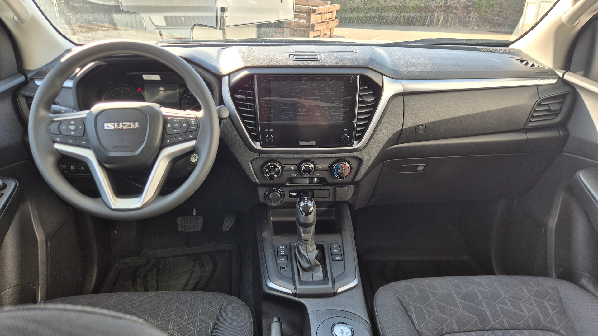 ISUZU Dmax 1.9 Automat 4x4-image-3