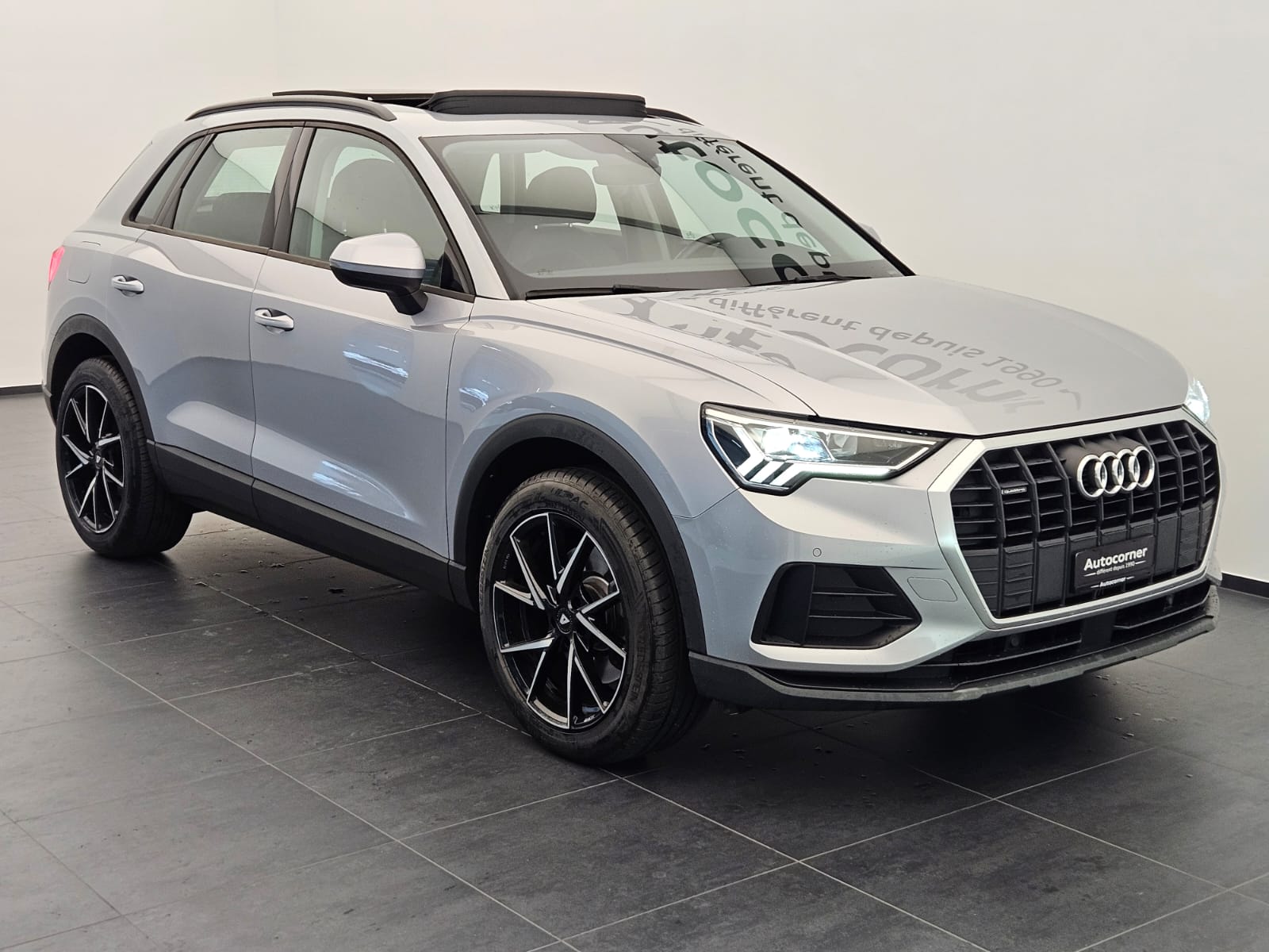 AUDI Q3 40 TFSI quattro S-tronic-image-4
