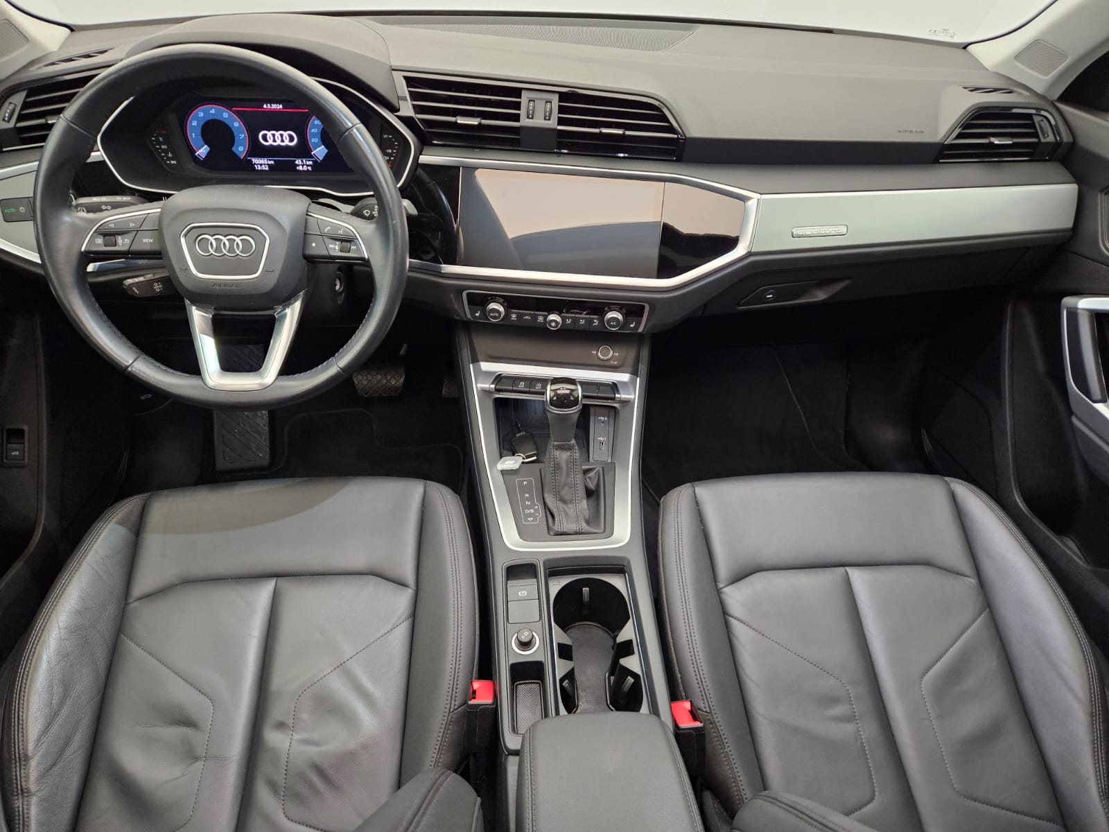 AUDI Q3 40 TFSI quattro S-tronic-image-9