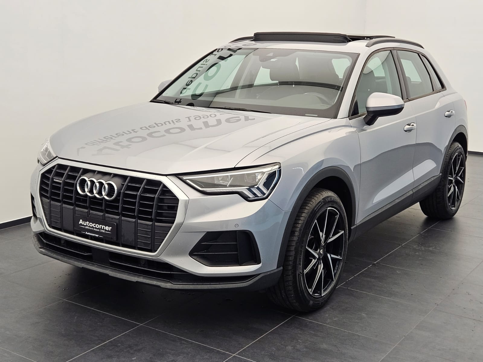 AUDI Q3 40 TFSI quattro S-tronic-showroom-element-2