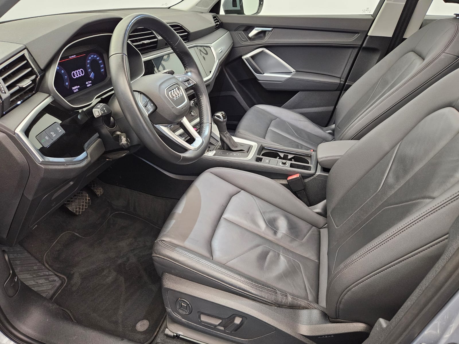 AUDI Q3 40 TFSI quattro S-tronic-image-10