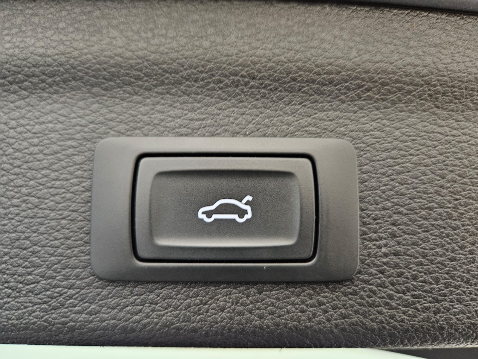 AUDI Q3 40 TFSI quattro S-tronic-image-15