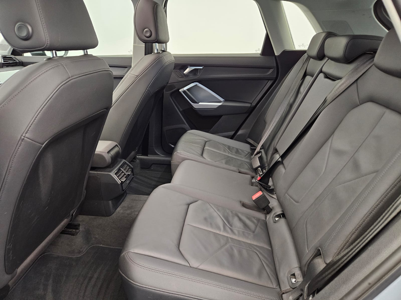 AUDI Q3 40 TFSI quattro S-tronic-image-12
