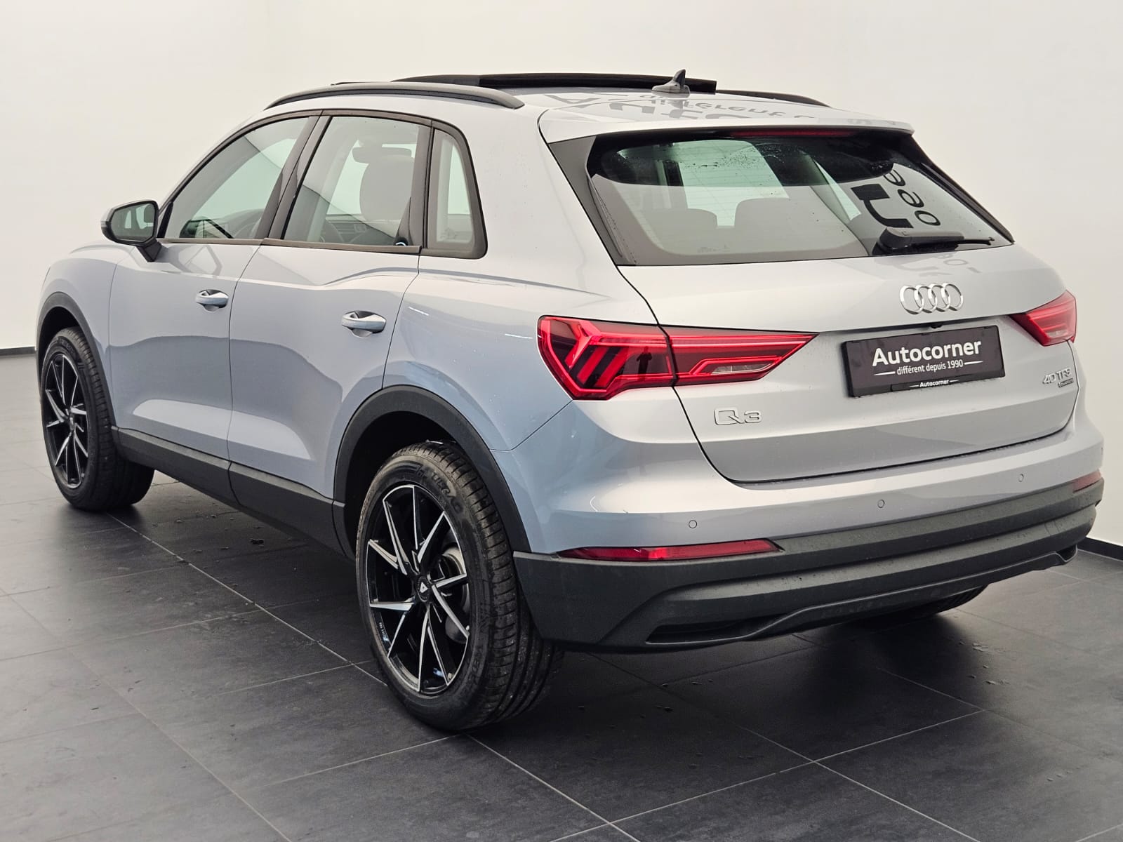 AUDI Q3 40 TFSI quattro S-tronic-image-8