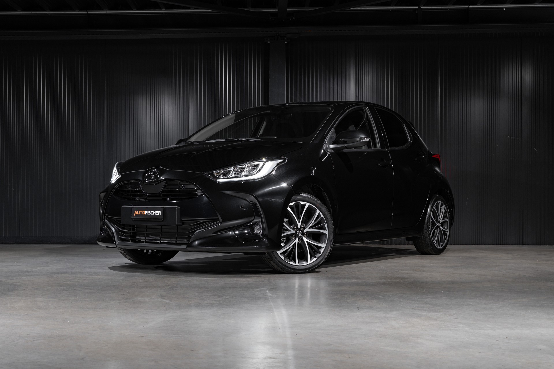 TOYOTA Yaris 1.5 e-CVT-image-0