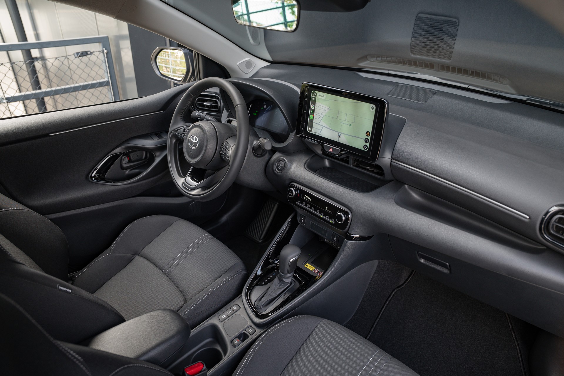 TOYOTA Yaris 1.5 e-CVT-image-13