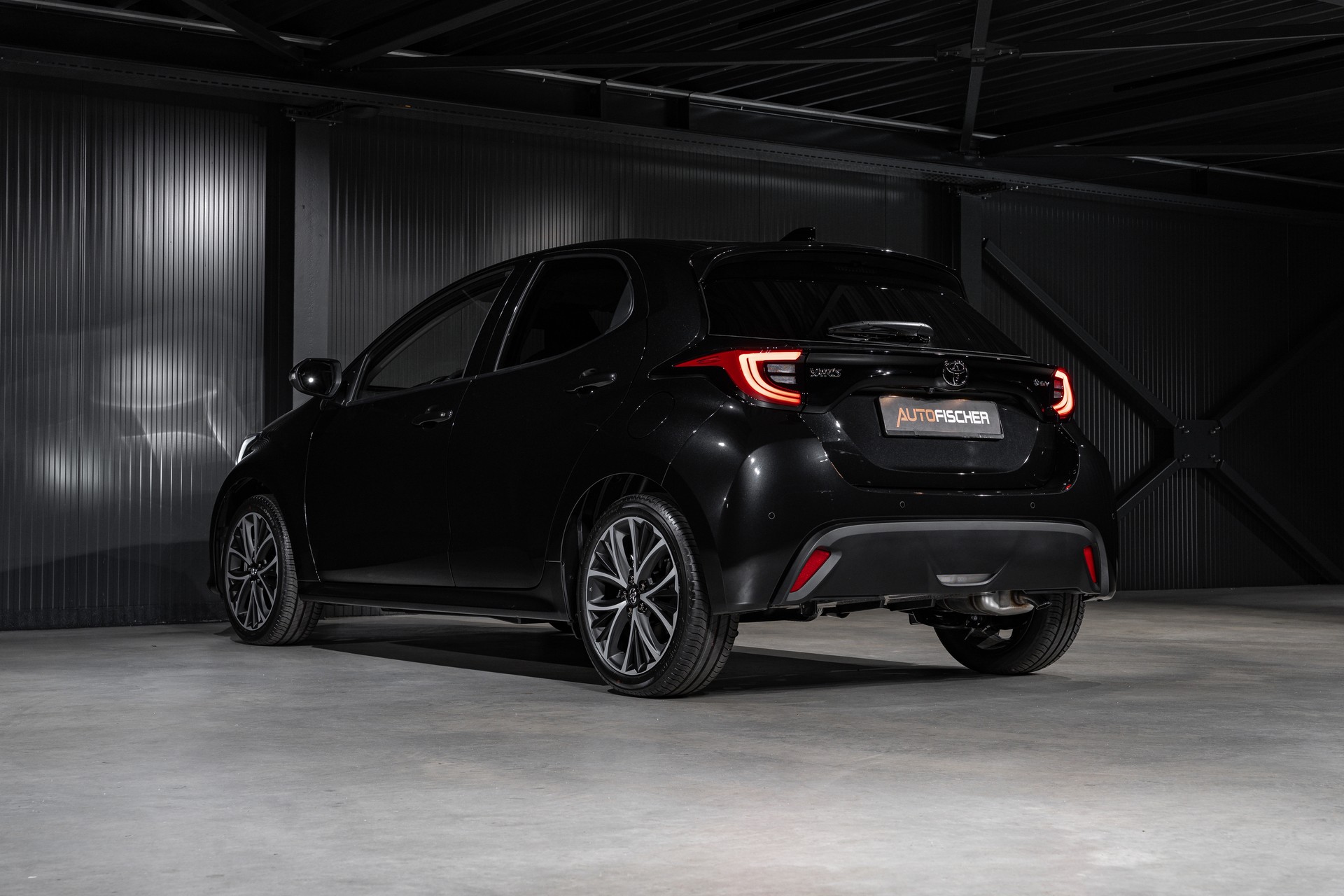 TOYOTA Yaris 1.5 e-CVT-image-8