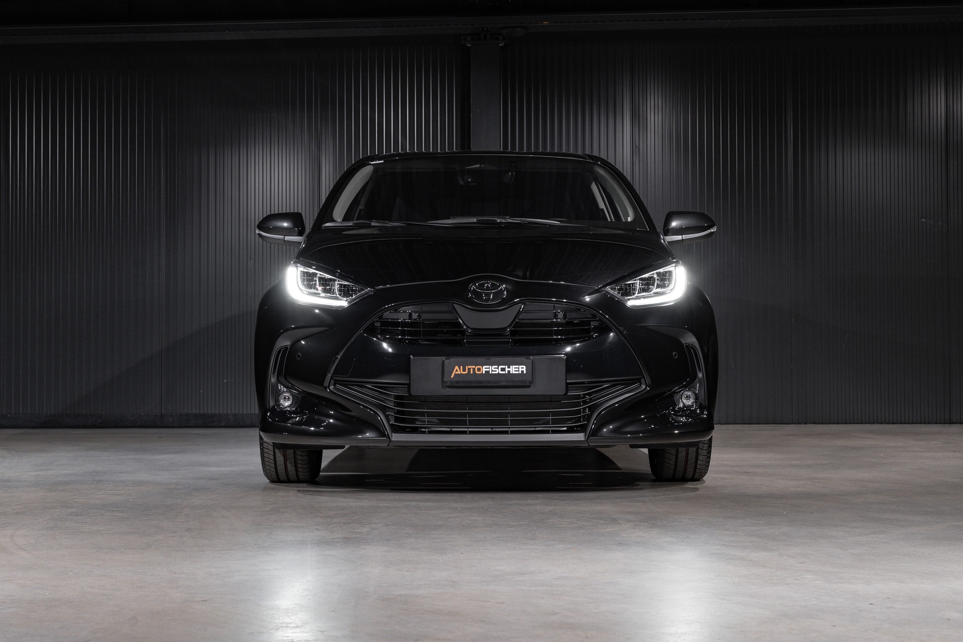 TOYOTA Yaris 1.5 e-CVT-image-3