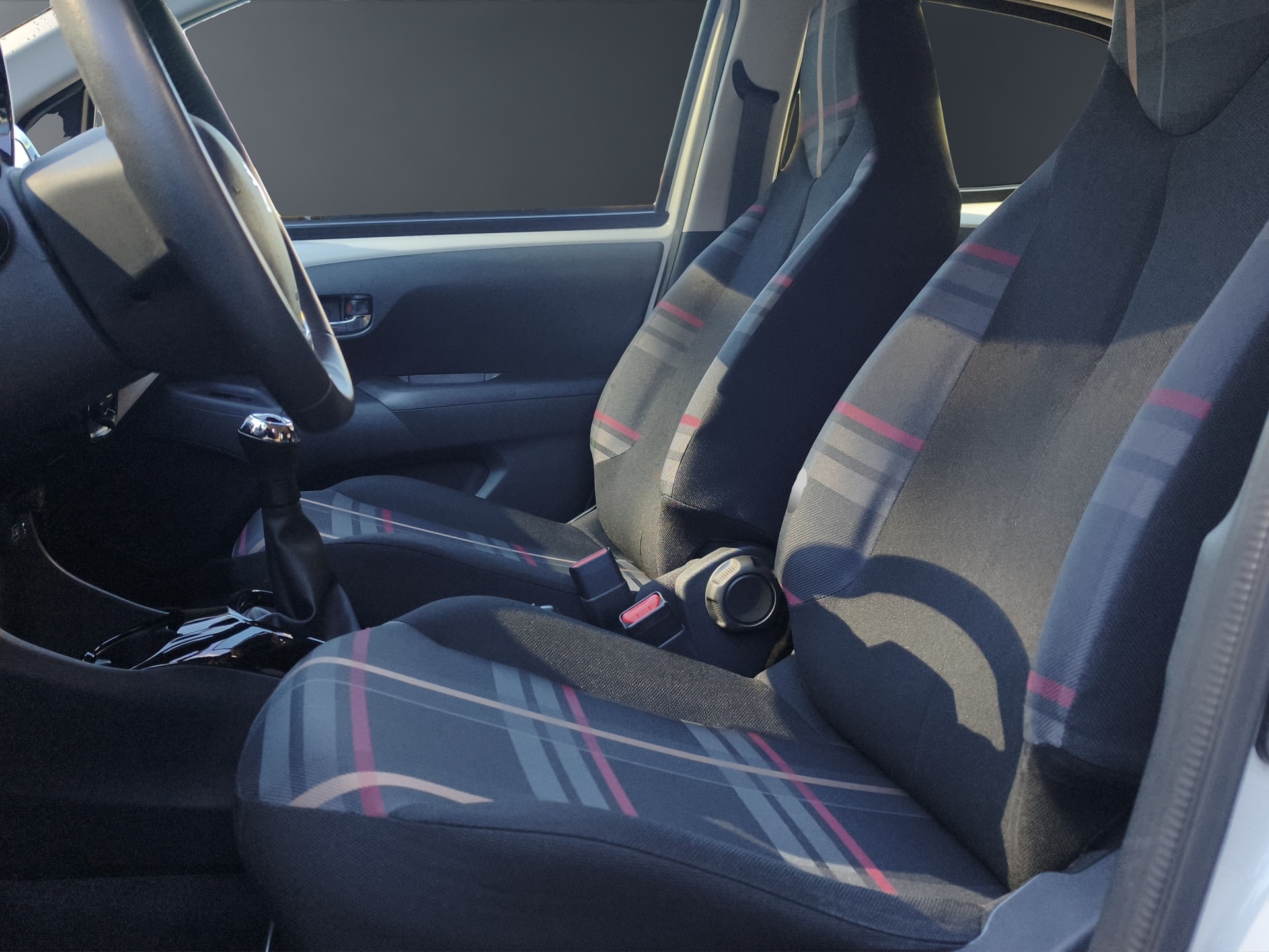 PEUGEOT 108 1.2 VTi Allure-image-8