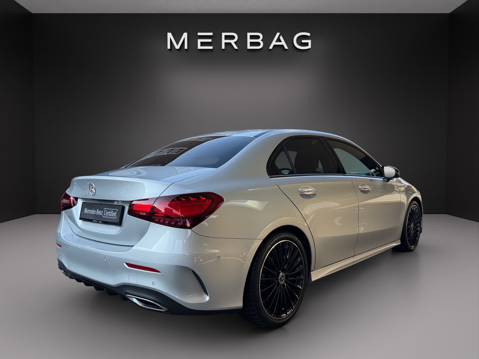 MERCEDES-BENZ A 180 AMG Line 7G-DCT Sedan-image-7