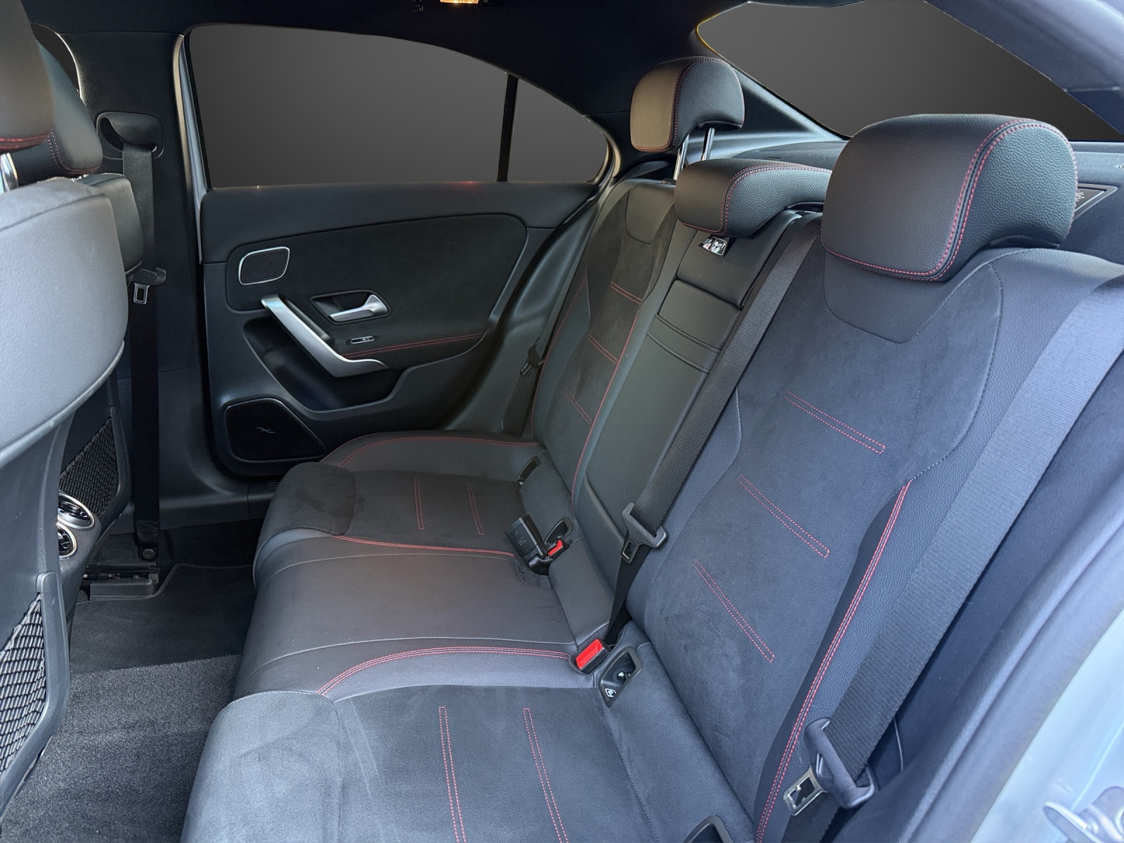 MERCEDES-BENZ A 180 AMG Line 7G-DCT Sedan-image-12