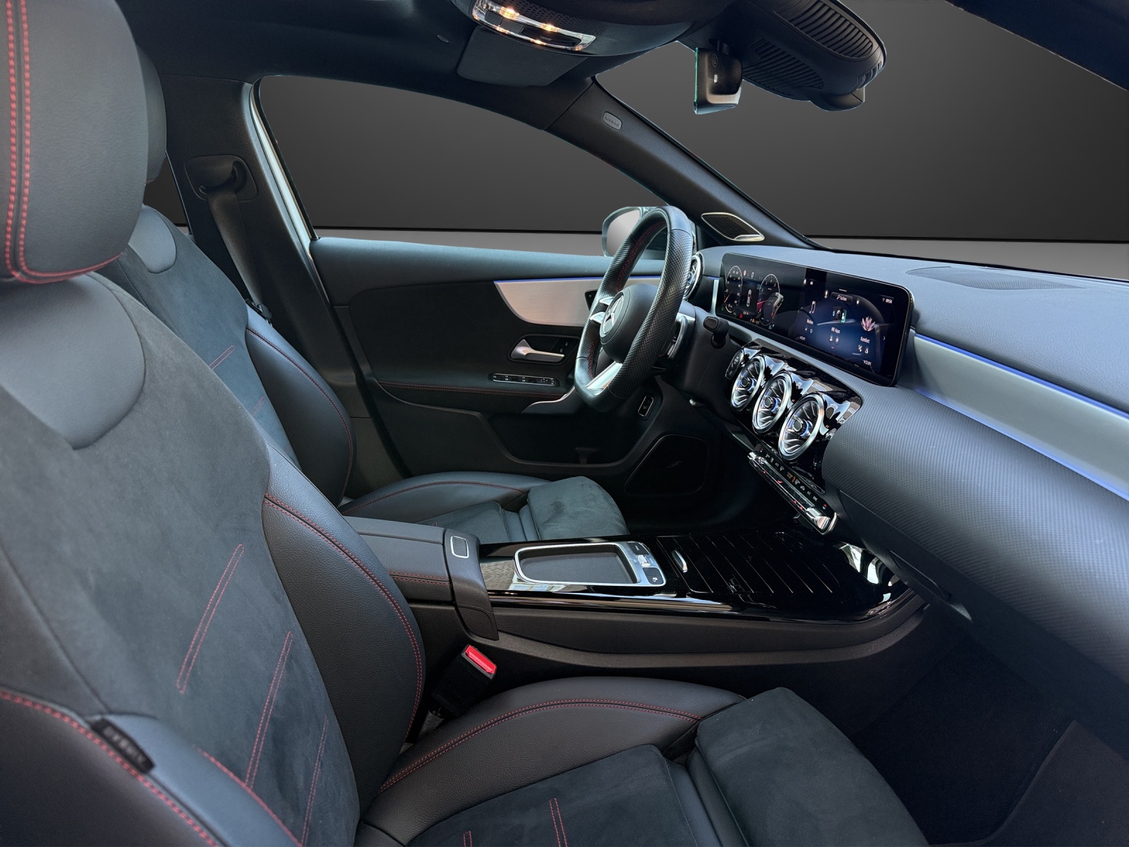 MERCEDES-BENZ A 180 AMG Line 7G-DCT Sedan-image-11