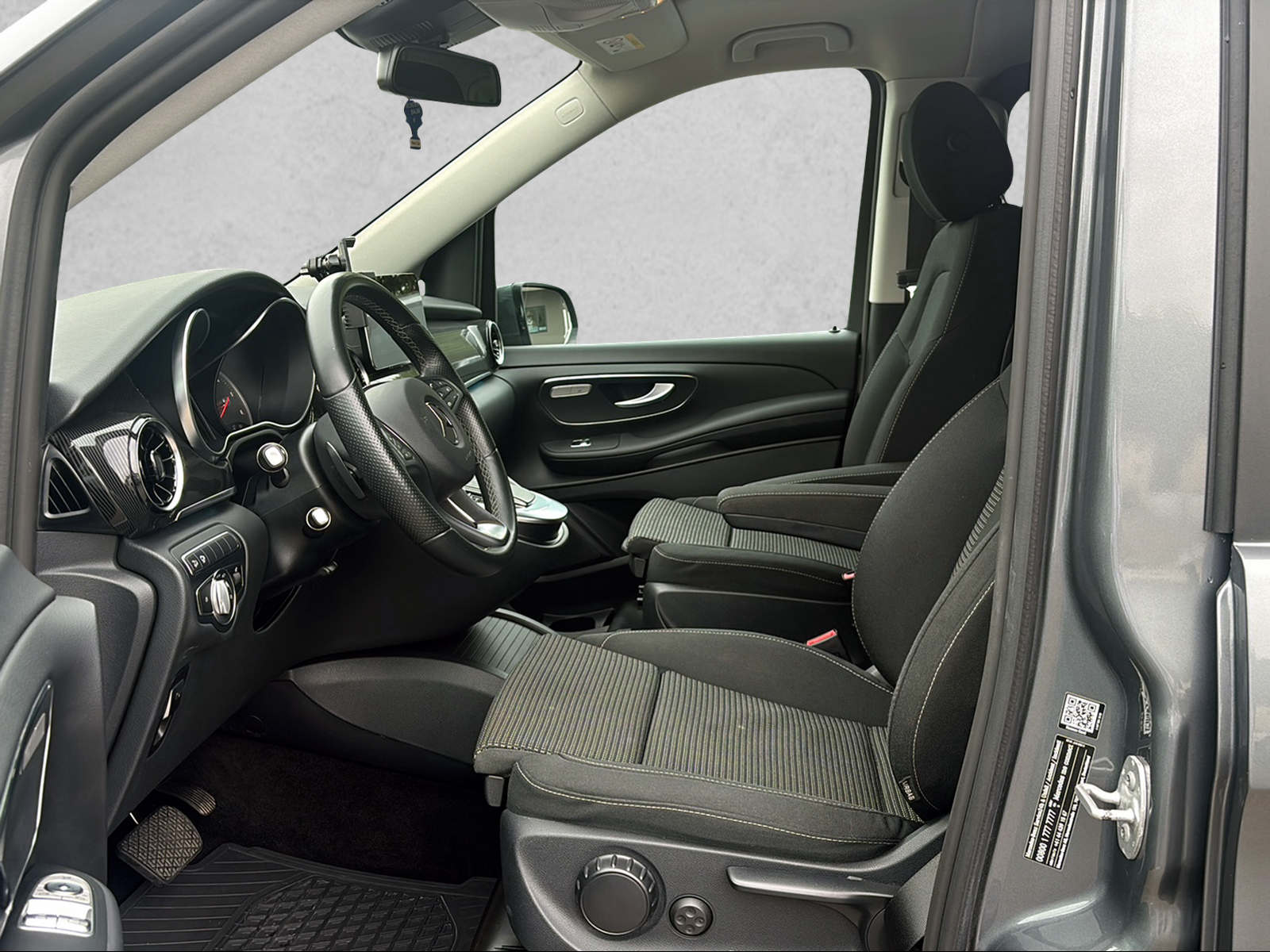 MERCEDES-BENZ V 250 d lang 4Matic 9G-Tronic-image-4