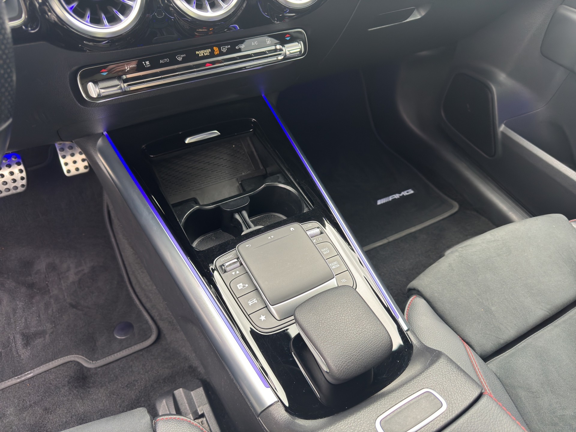 MERCEDES-BENZ EQA 250 AMG Line-image-13