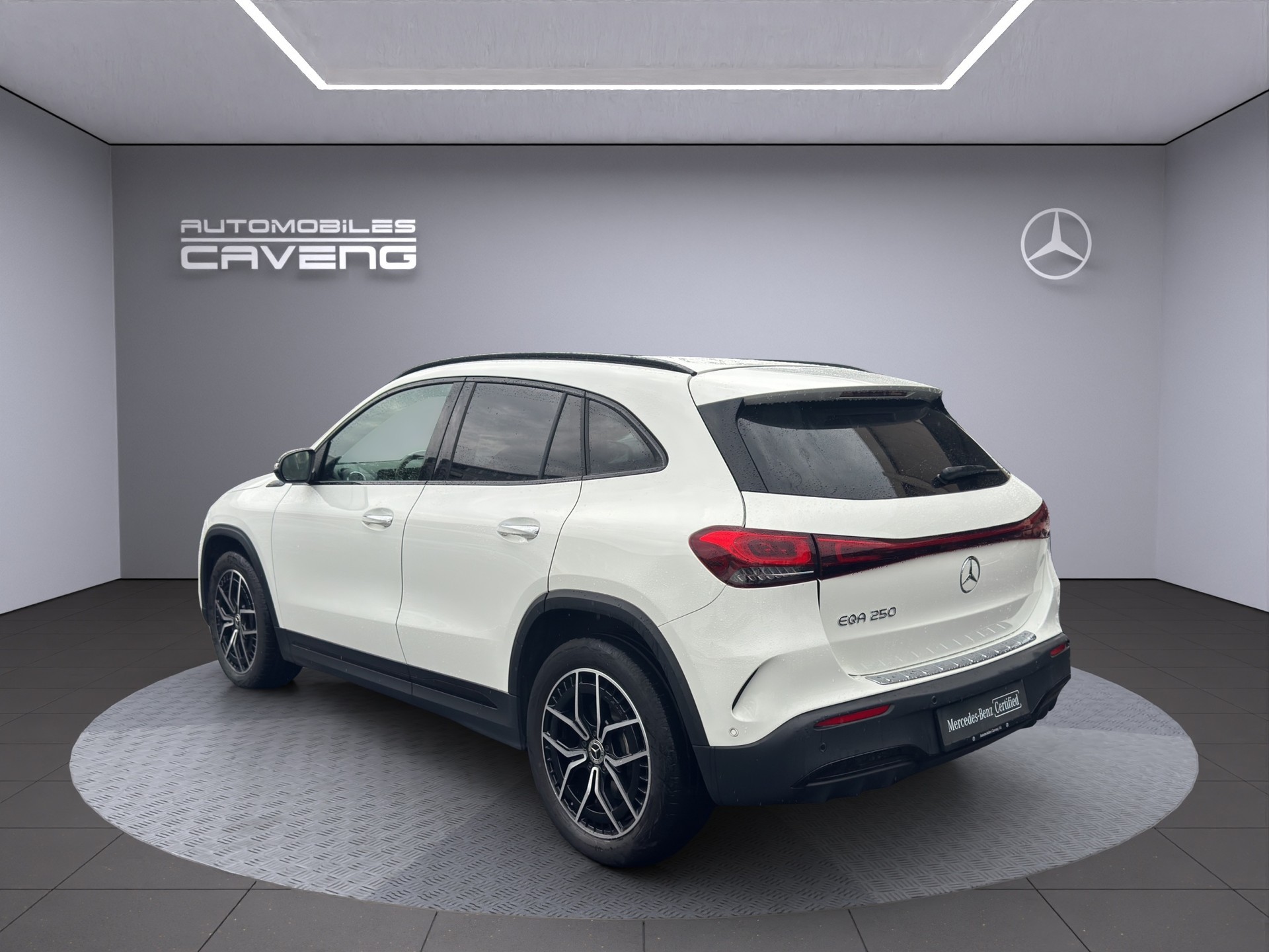 MERCEDES-BENZ EQA 250 AMG Line-image-2