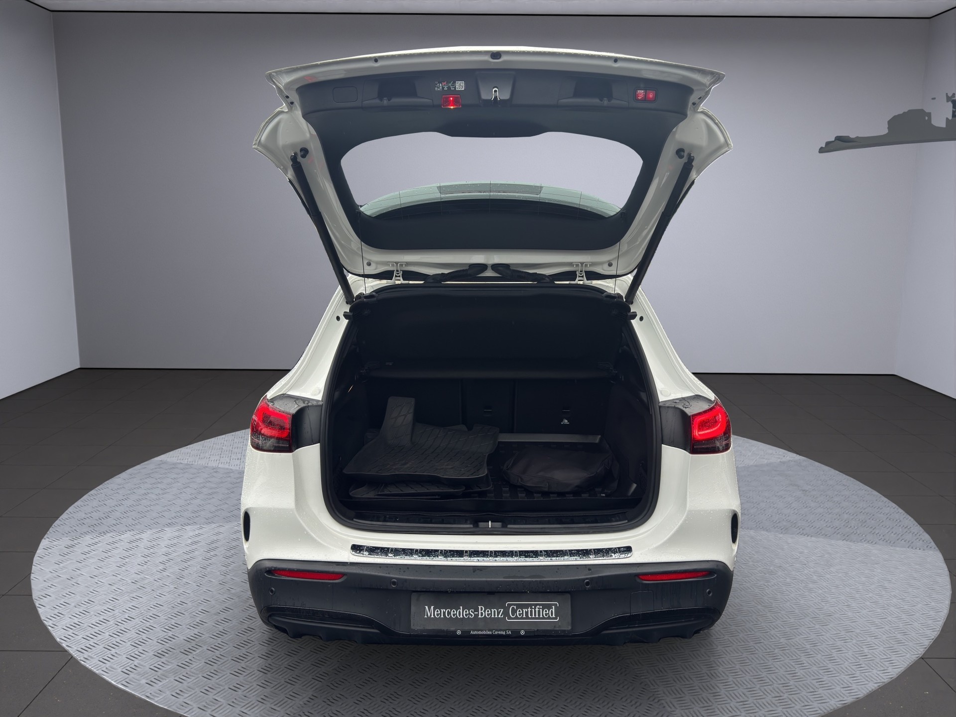 MERCEDES-BENZ EQA 250 AMG Line-image-17