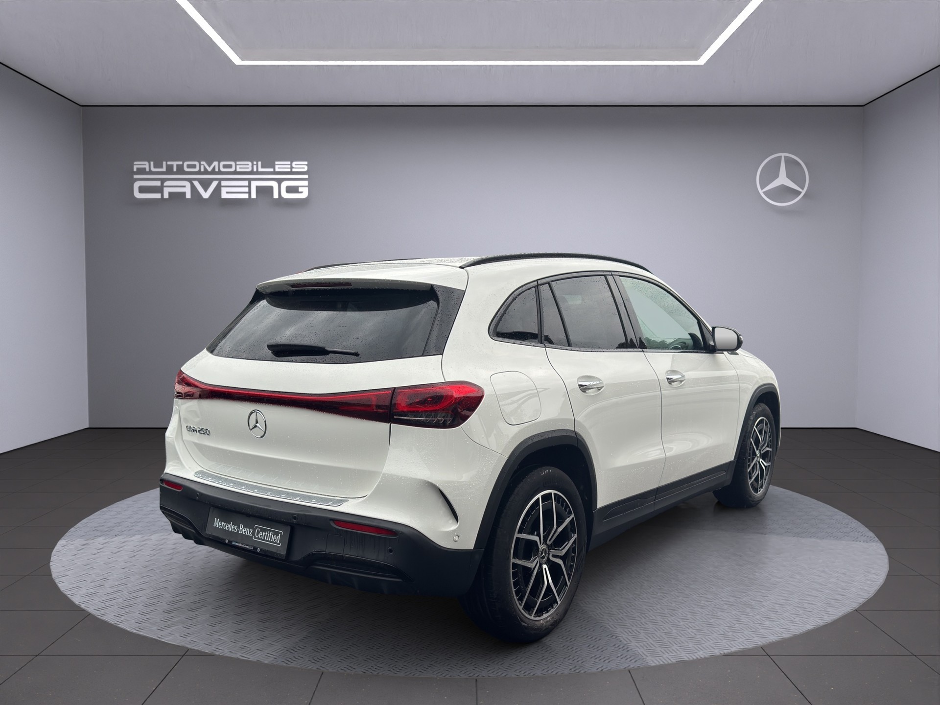 MERCEDES-BENZ EQA 250 AMG Line-image-4