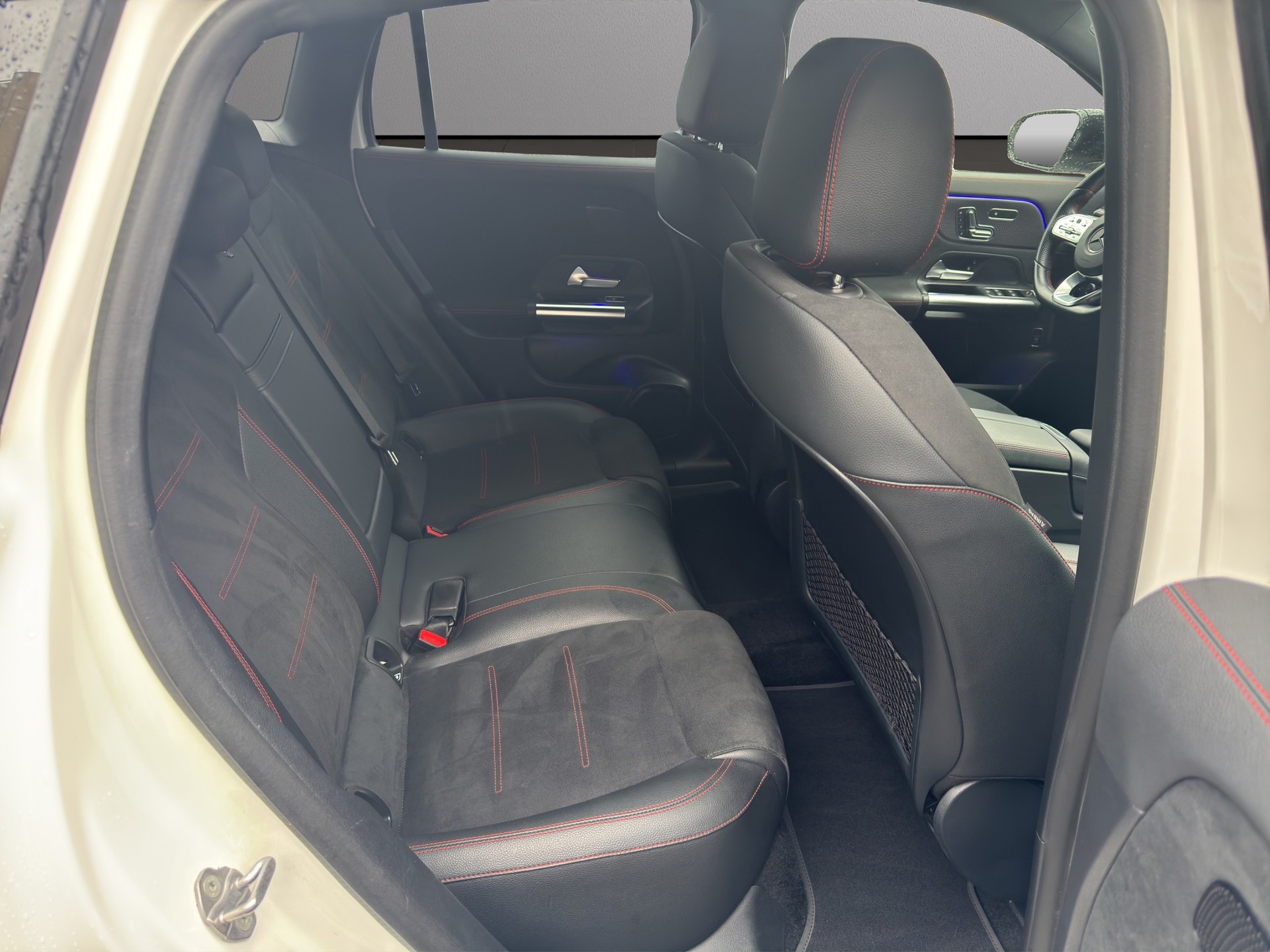 MERCEDES-BENZ EQA 250 AMG Line-image-16