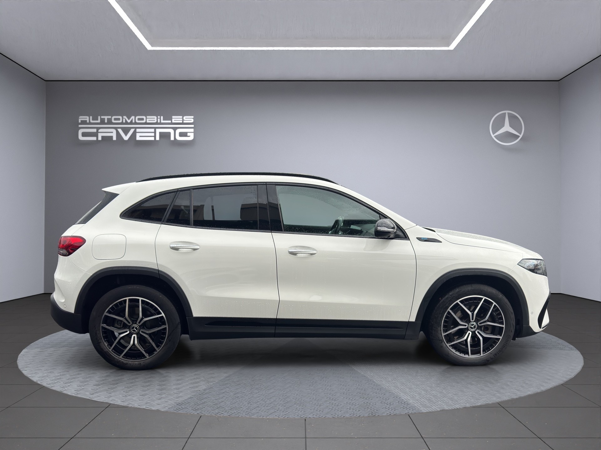 MERCEDES-BENZ EQA 250 AMG Line-image-5