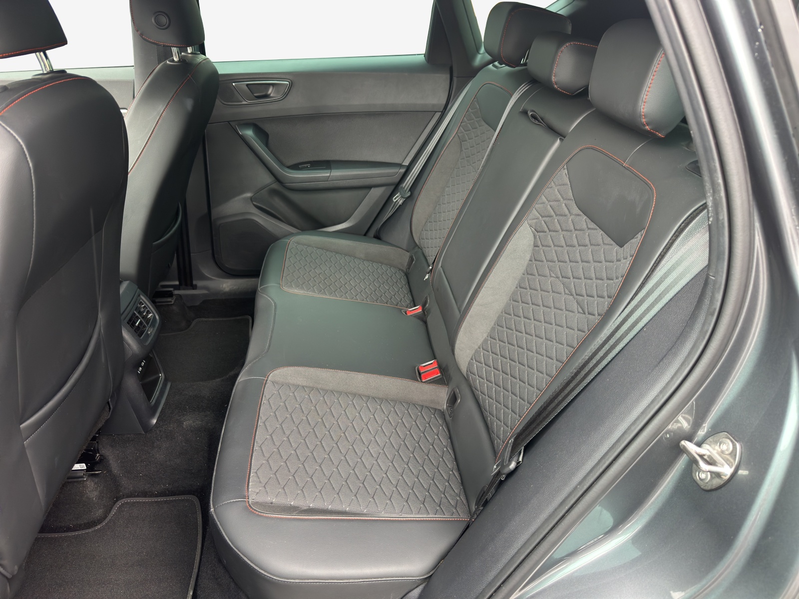 SEAT Ateca 2.0 TSI Hola FR 4Drive DSG-image-11