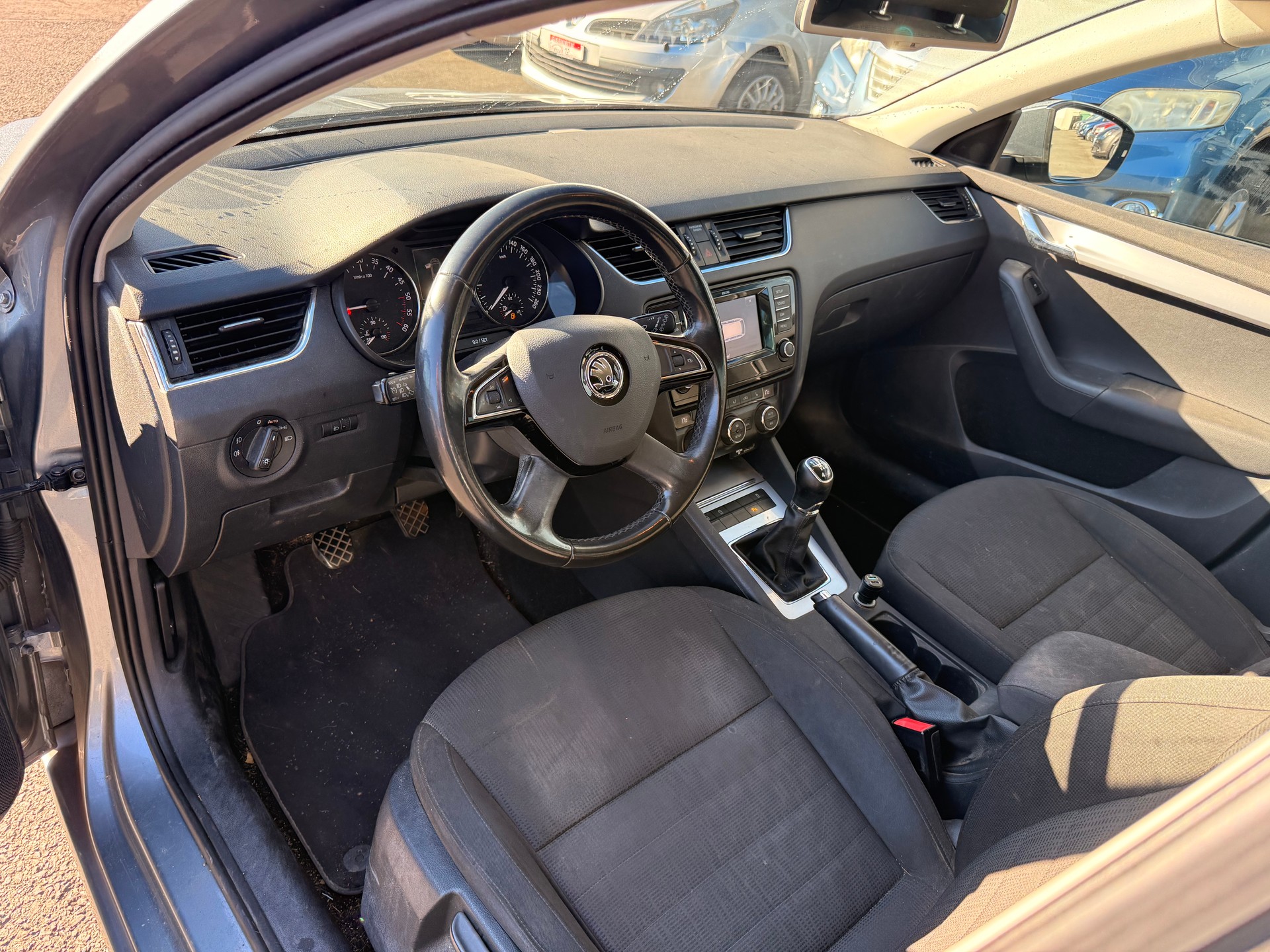 SKODA Octavia Combi 2.0 TDI Fresh 4x4-image-6