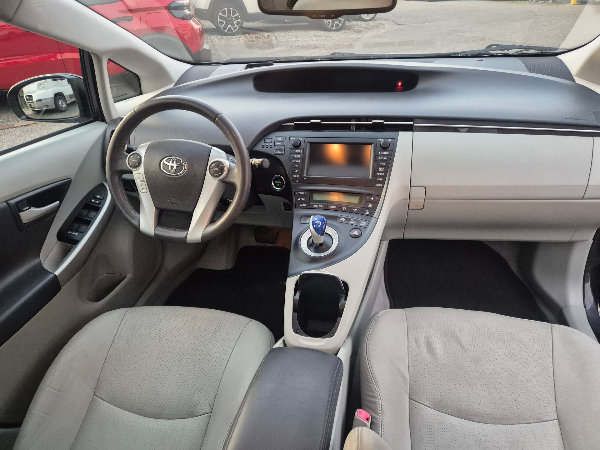 TOYOTA Prius 1.8 16V HSD Sol Premium-image-10