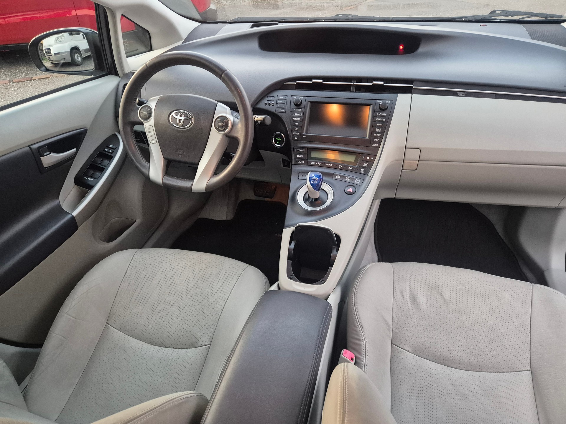 TOYOTA Prius 1.8 16V HSD Sol Premium-image-5