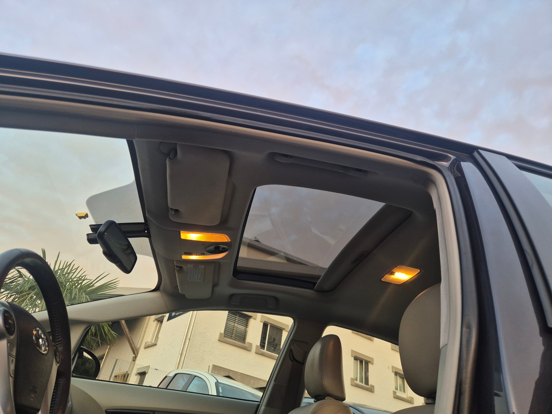 TOYOTA Prius 1.8 16V HSD Sol Premium-image-11