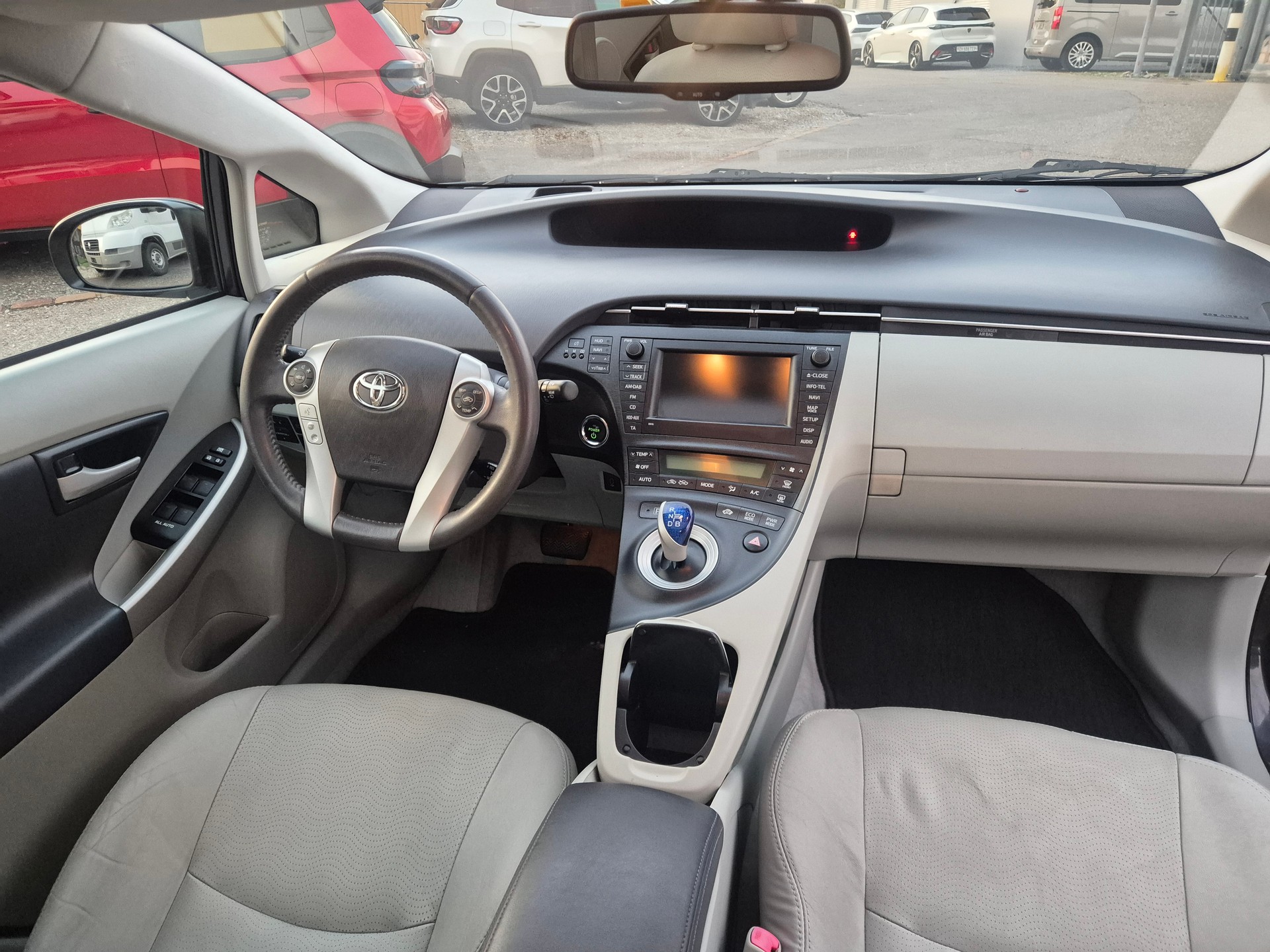 TOYOTA Prius 1.8 16V HSD Sol Premium-image-8