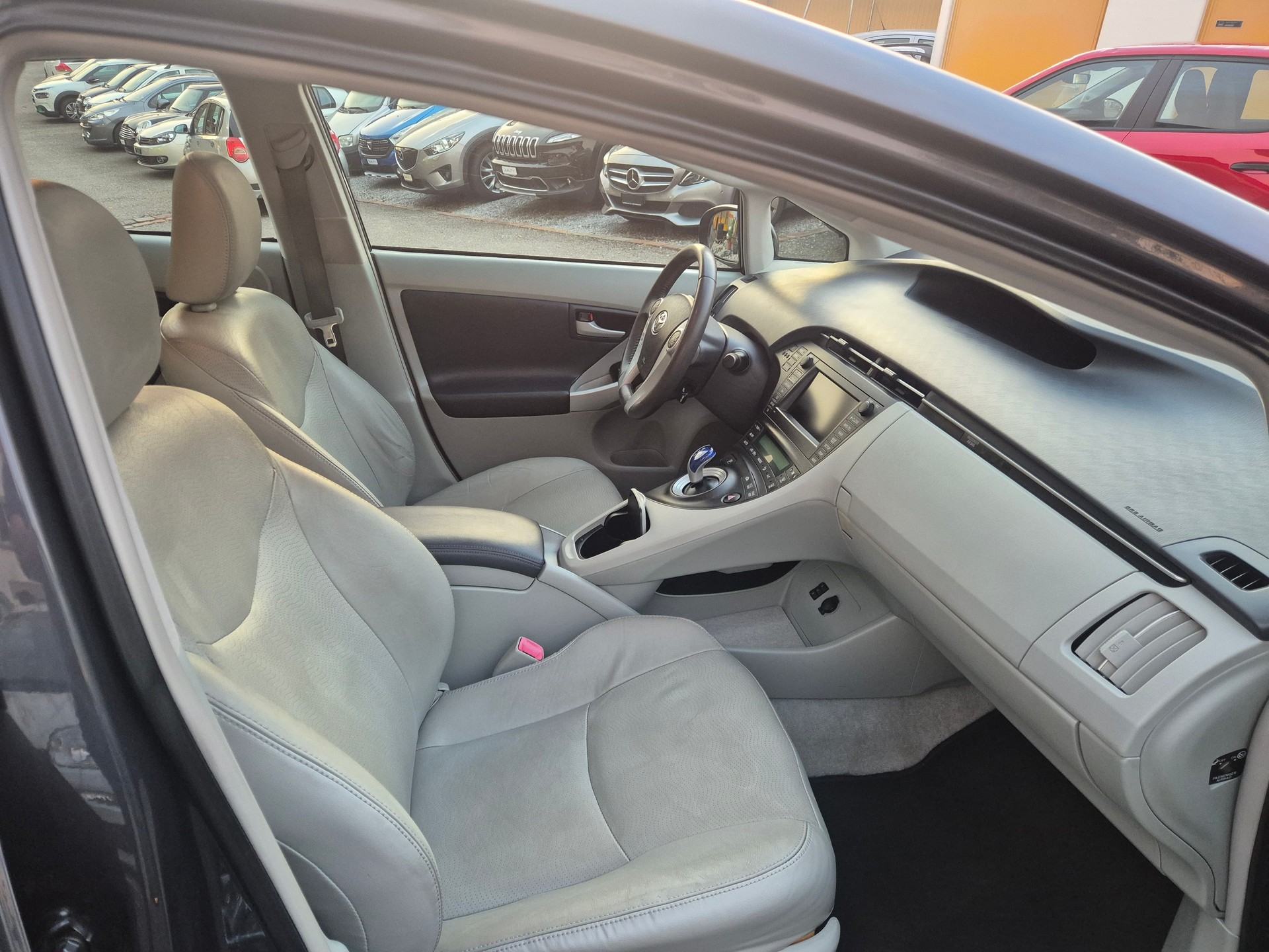 TOYOTA Prius 1.8 16V HSD Sol Premium-image-4