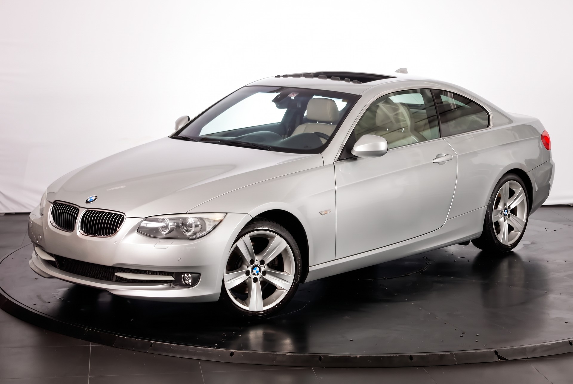BMW 330d xDrive Coupé Steptronic Pack M Sport • Cuir Dakota • Toit ouvrant-showroom-element-3
