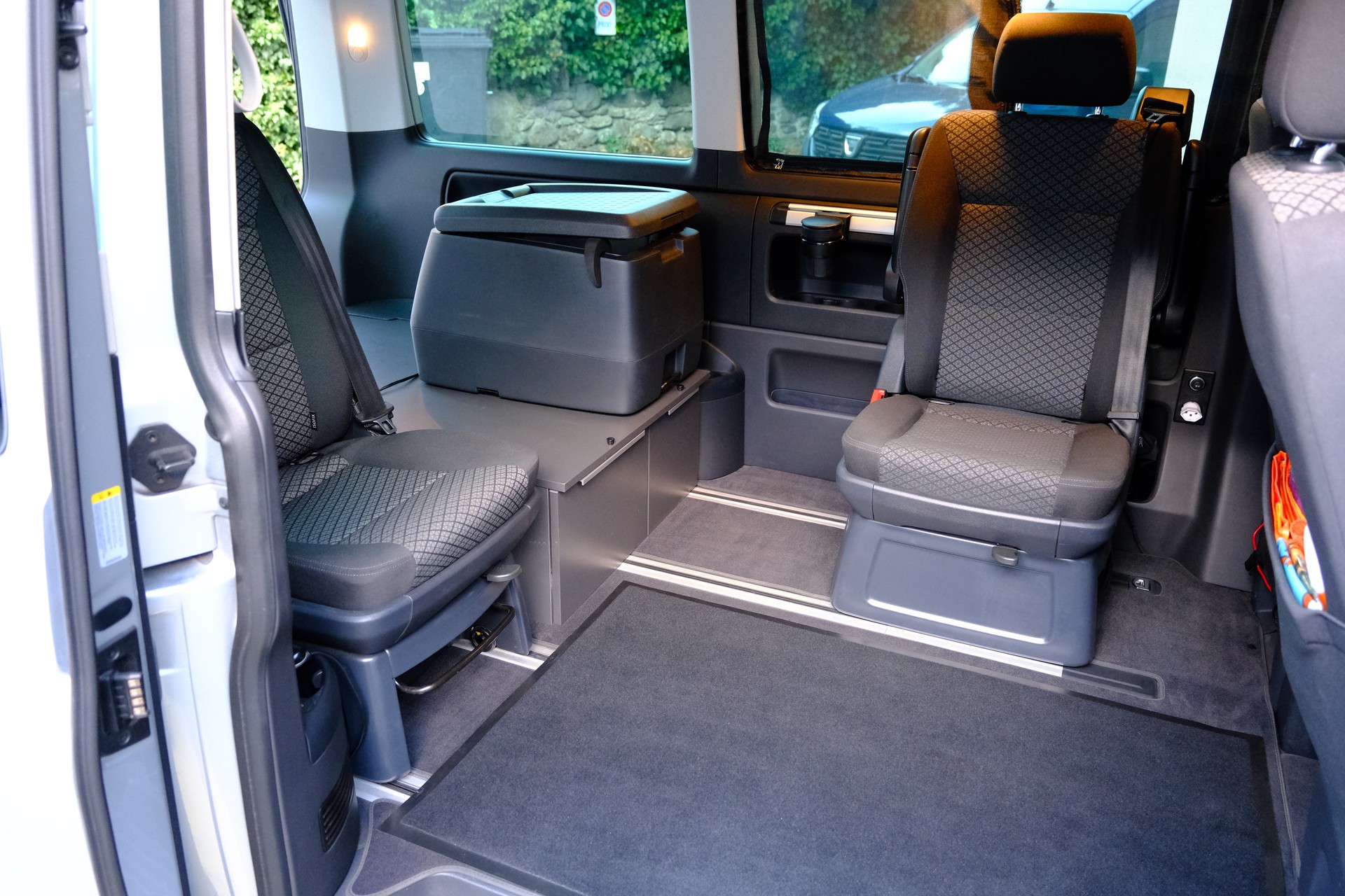 VW T6.1 California 2.0 TDI Beach Liberty 4Motion DSG-image-6