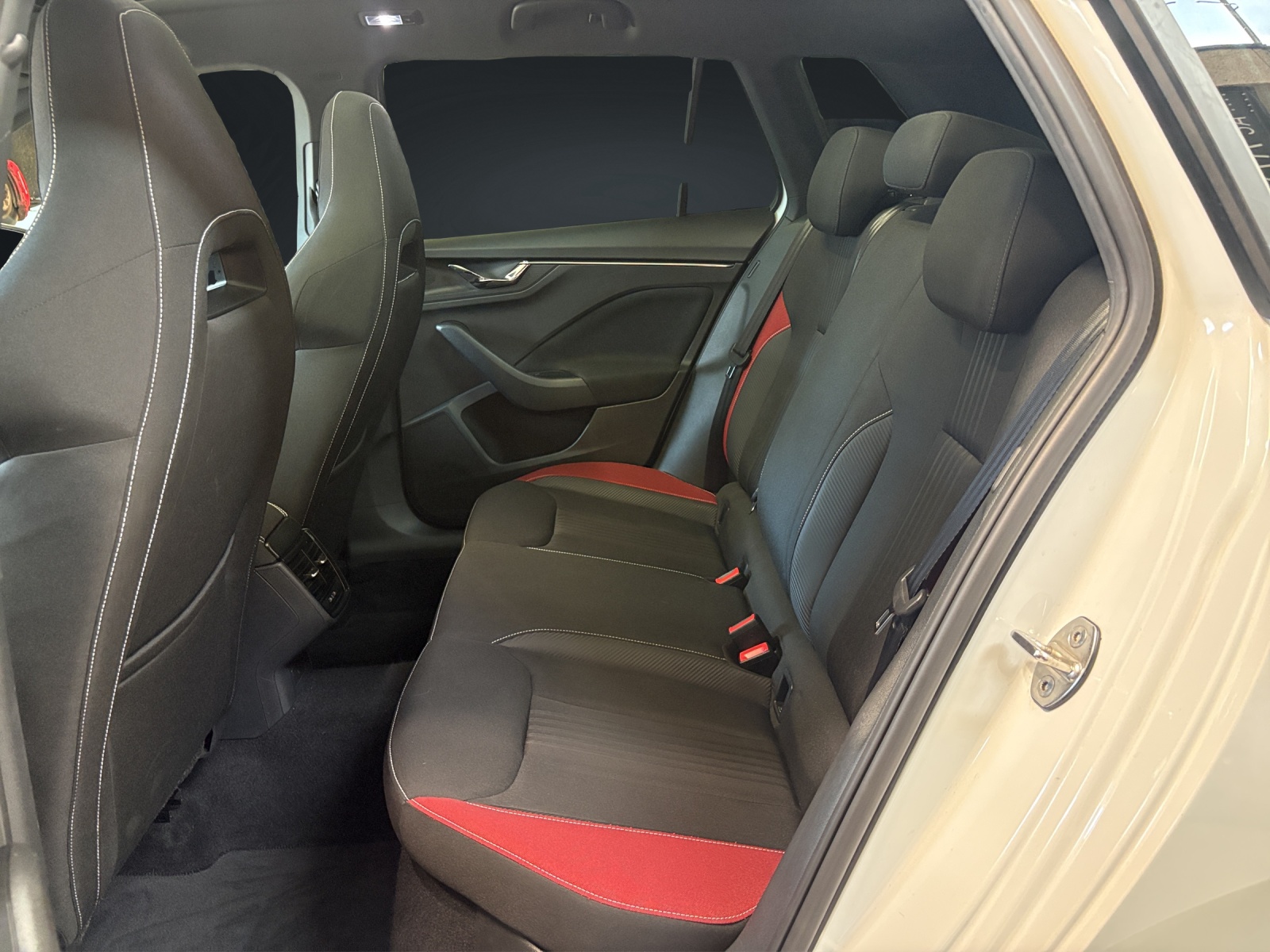 SKODA Kamiq 1.0 TSI Monte Carlo DSG-image-13