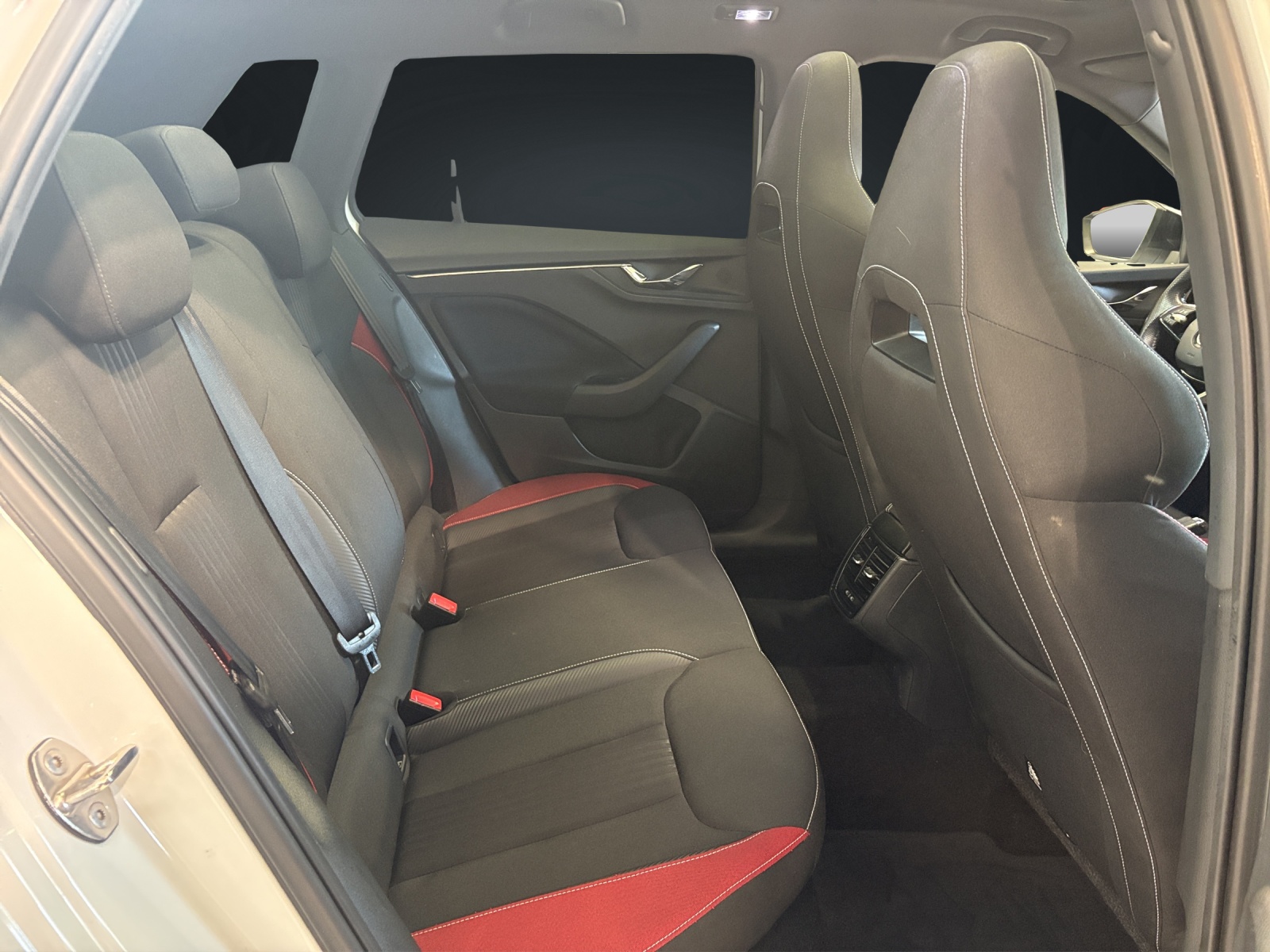 SKODA Kamiq 1.0 TSI Monte Carlo DSG-image-14