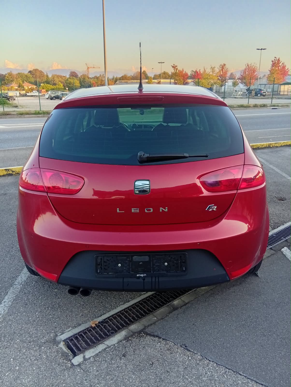 SEAT Leon 2.0 TSI FR-image-1