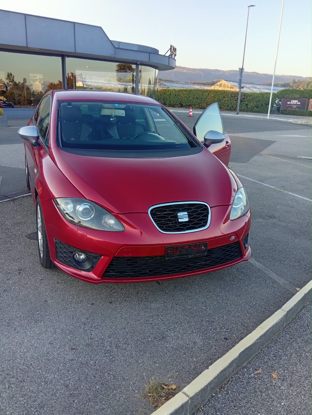 SEAT Leon 2.0 TSI FR-image-0