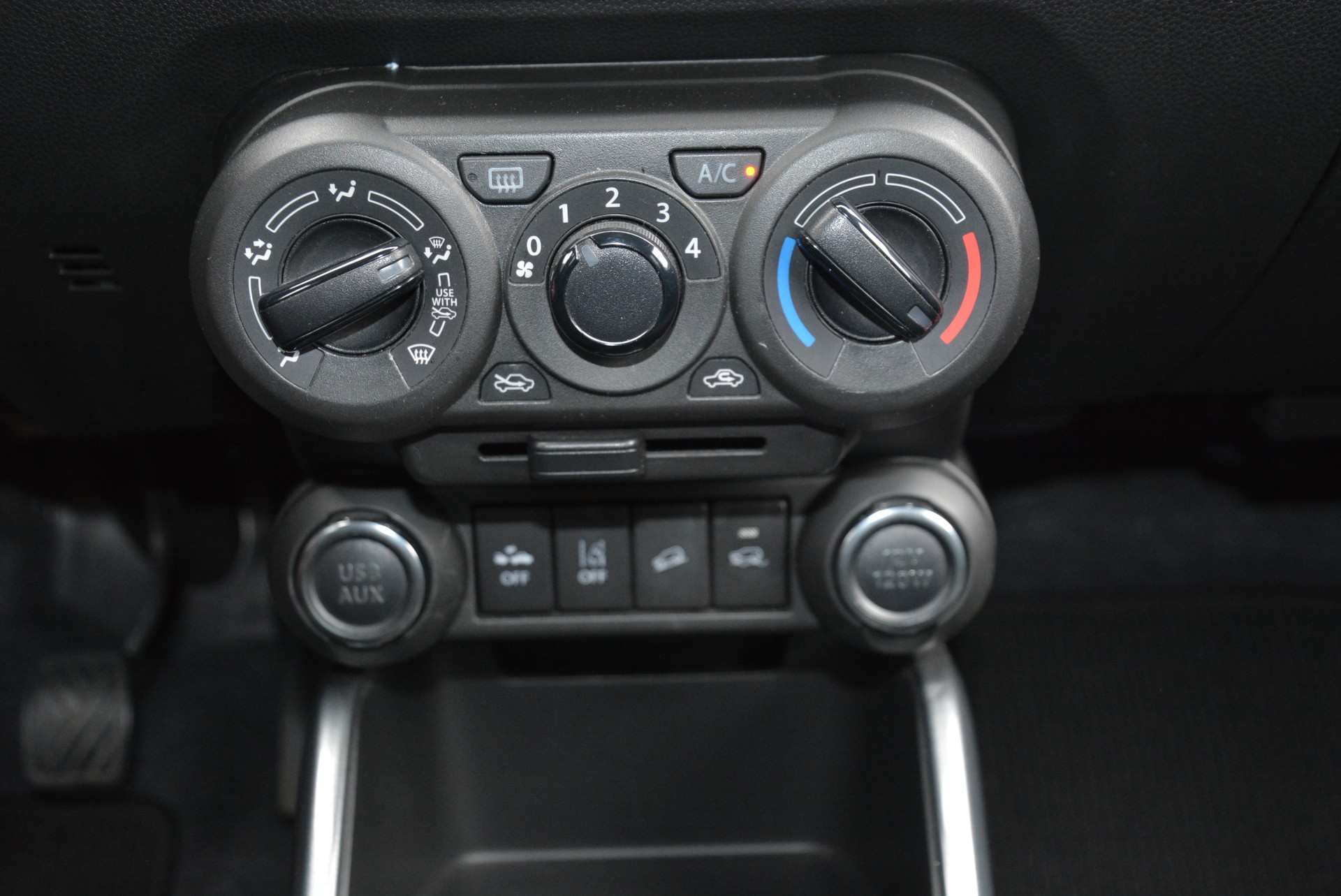 SUZUKI Ignis 1.2i Compact Top Hybrid 4x4-image-12