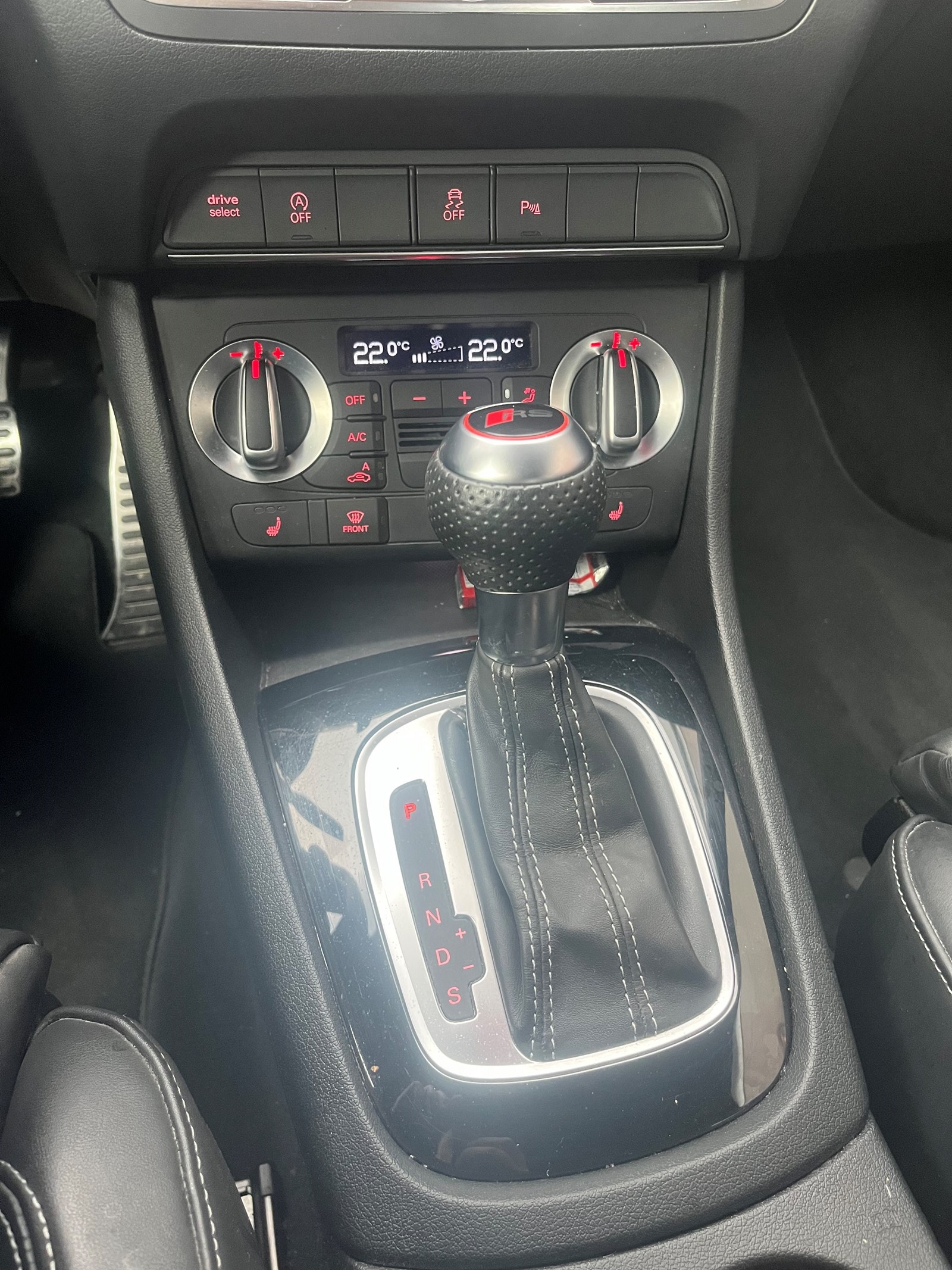 AUDI RS Q3 2.5 TFSI quattro S-tronic-image-10