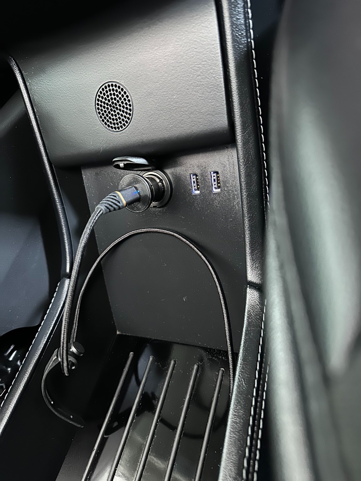 TESLA Model S 70 D-image-10