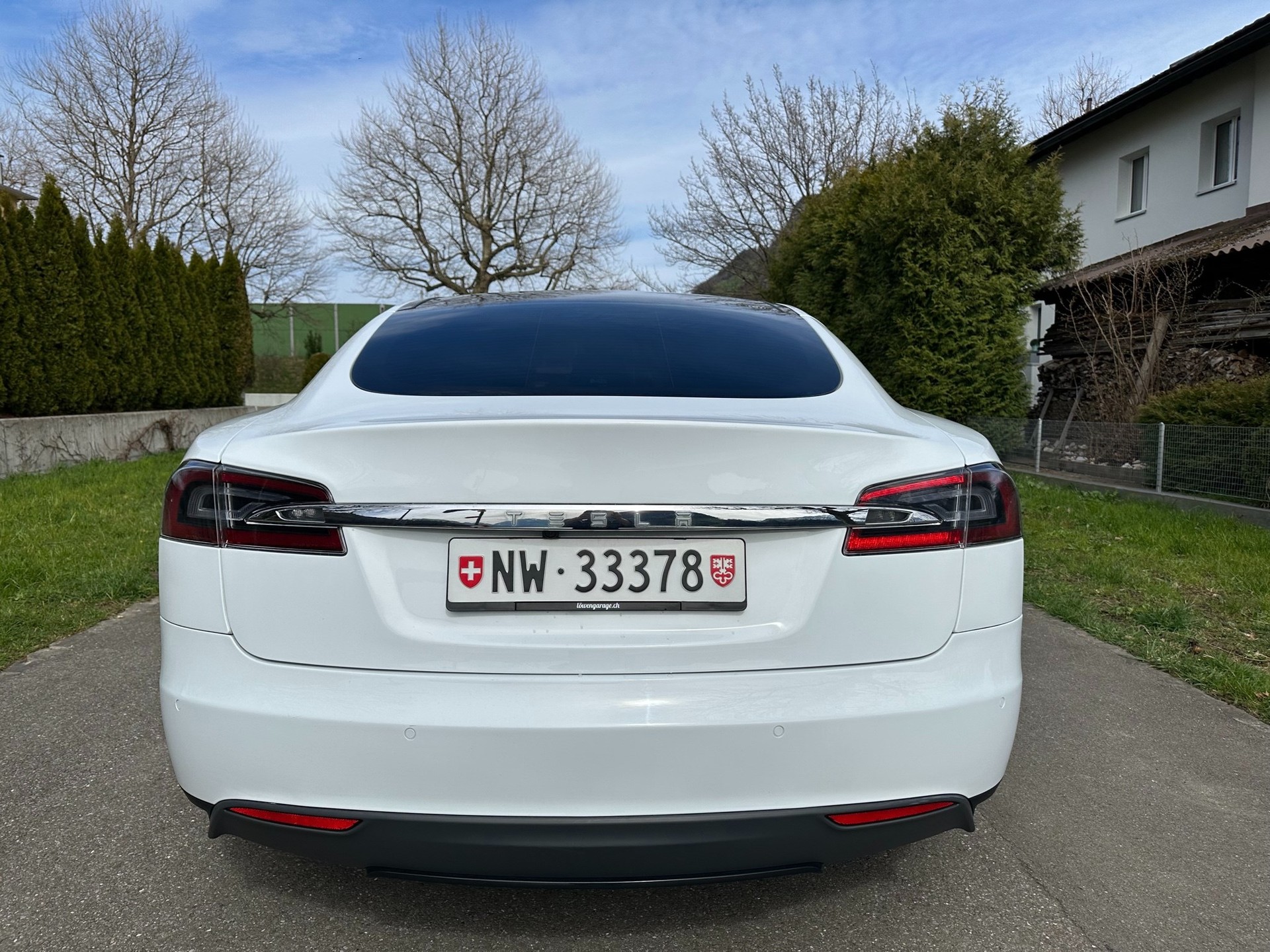 TESLA Model S 70 D-image-12