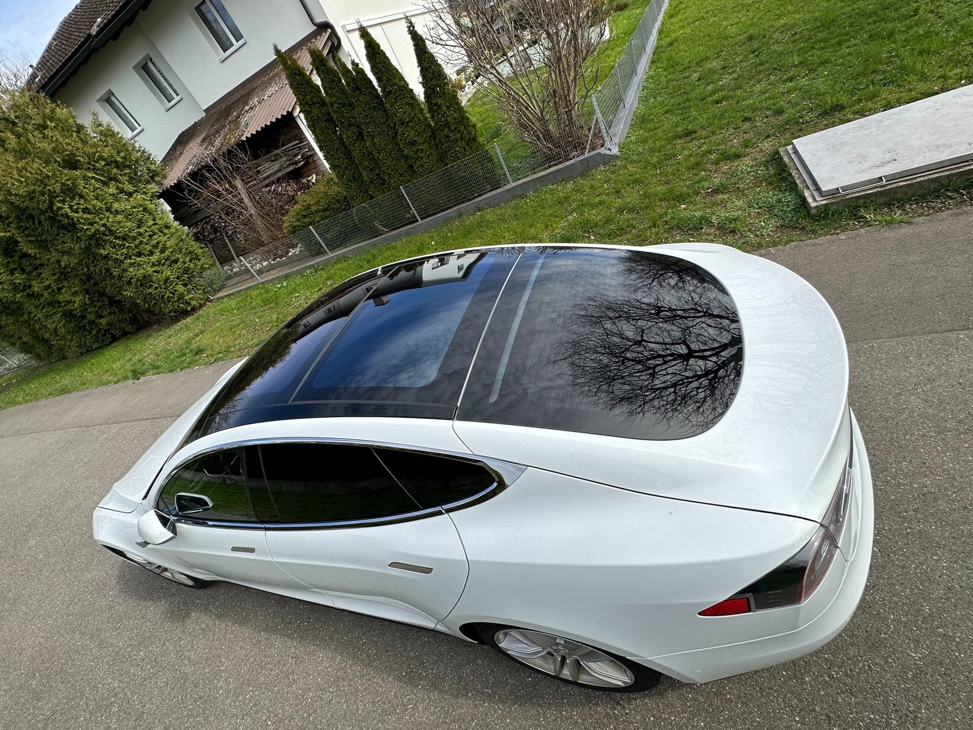 TESLA Model S 70 D-image-13