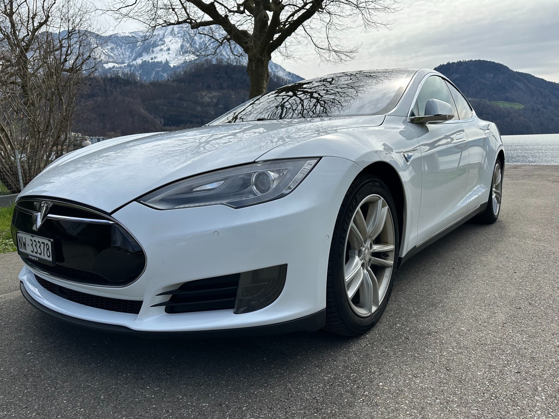 TESLA Model S 70 D-image-3
