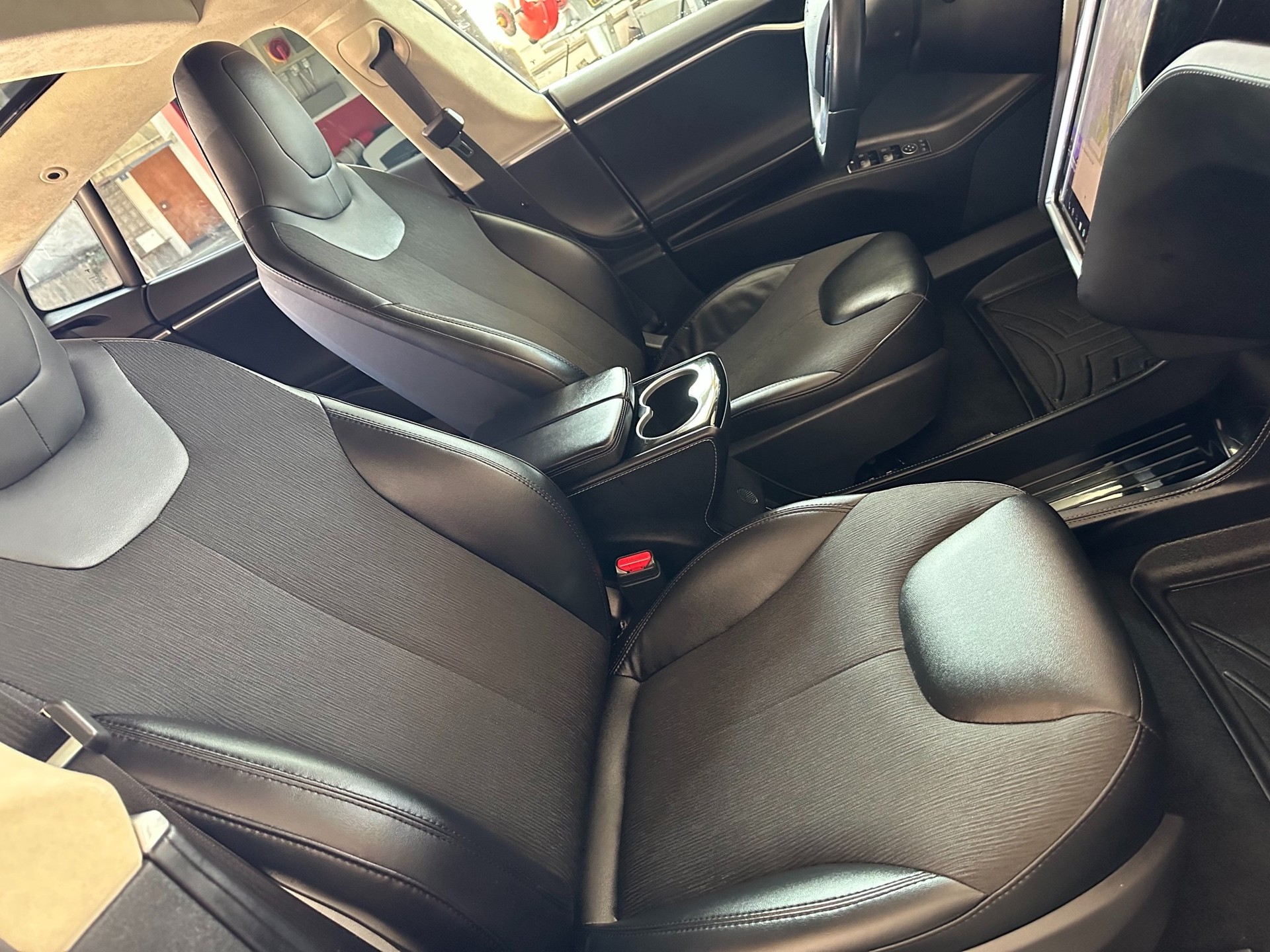 TESLA Model S 70 D-image-5