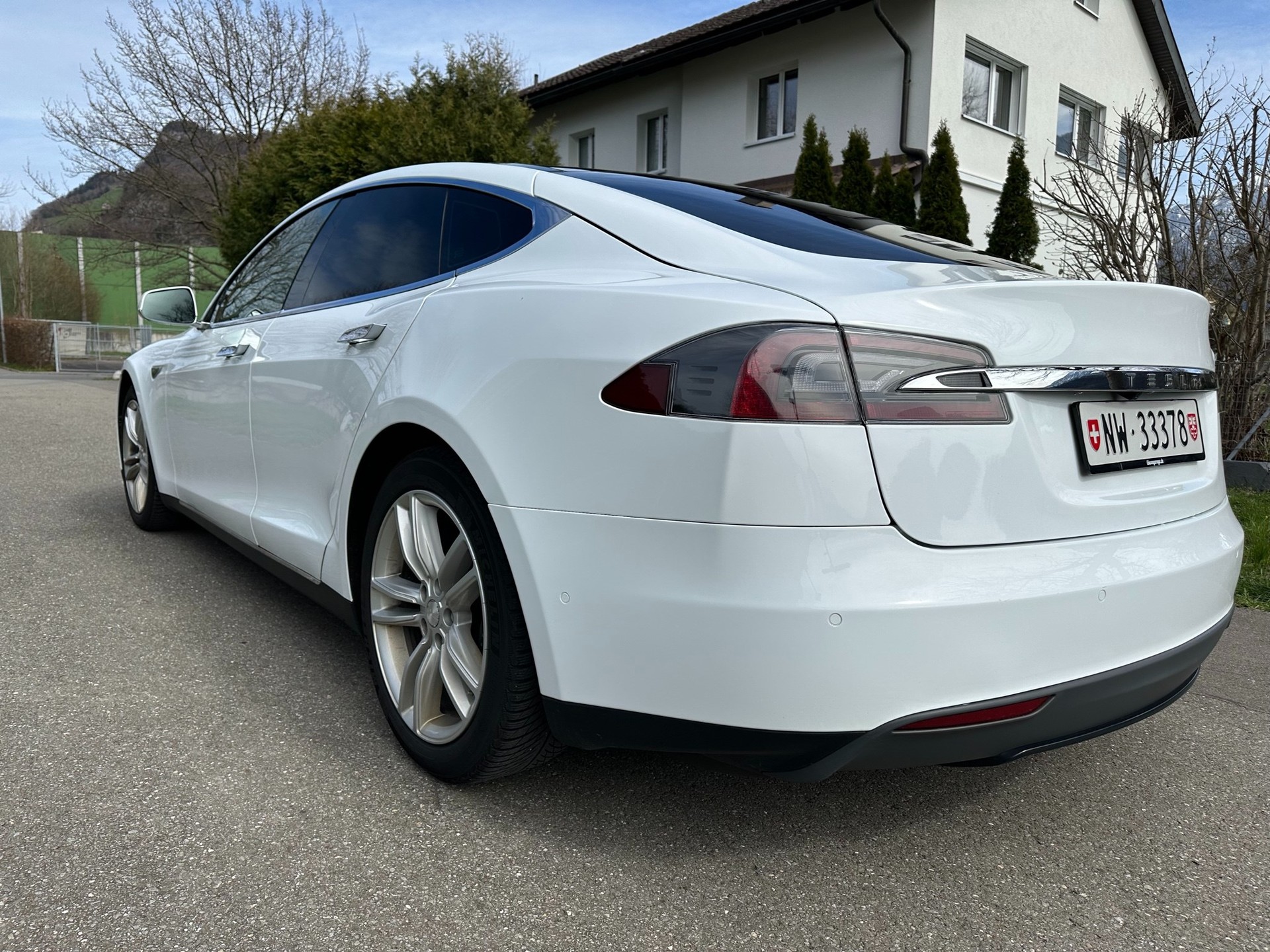 TESLA Model S 70 D-image-6