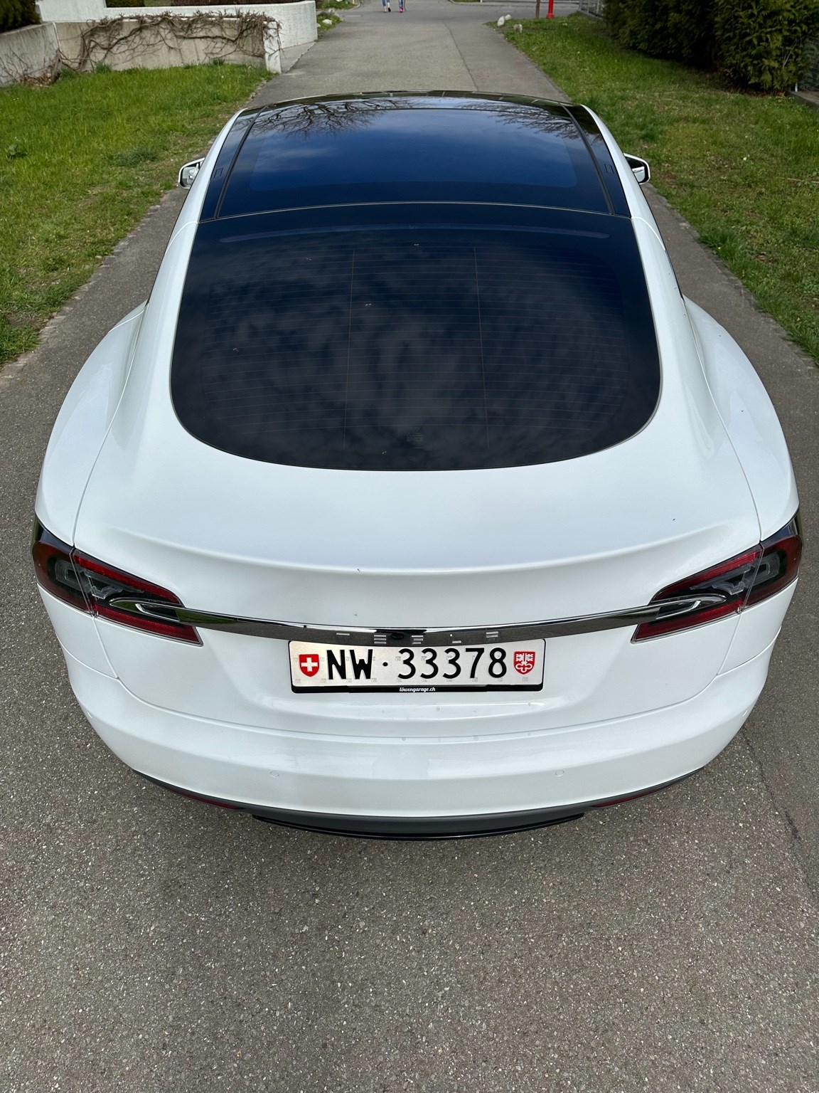 TESLA Model S 70 D-image-9